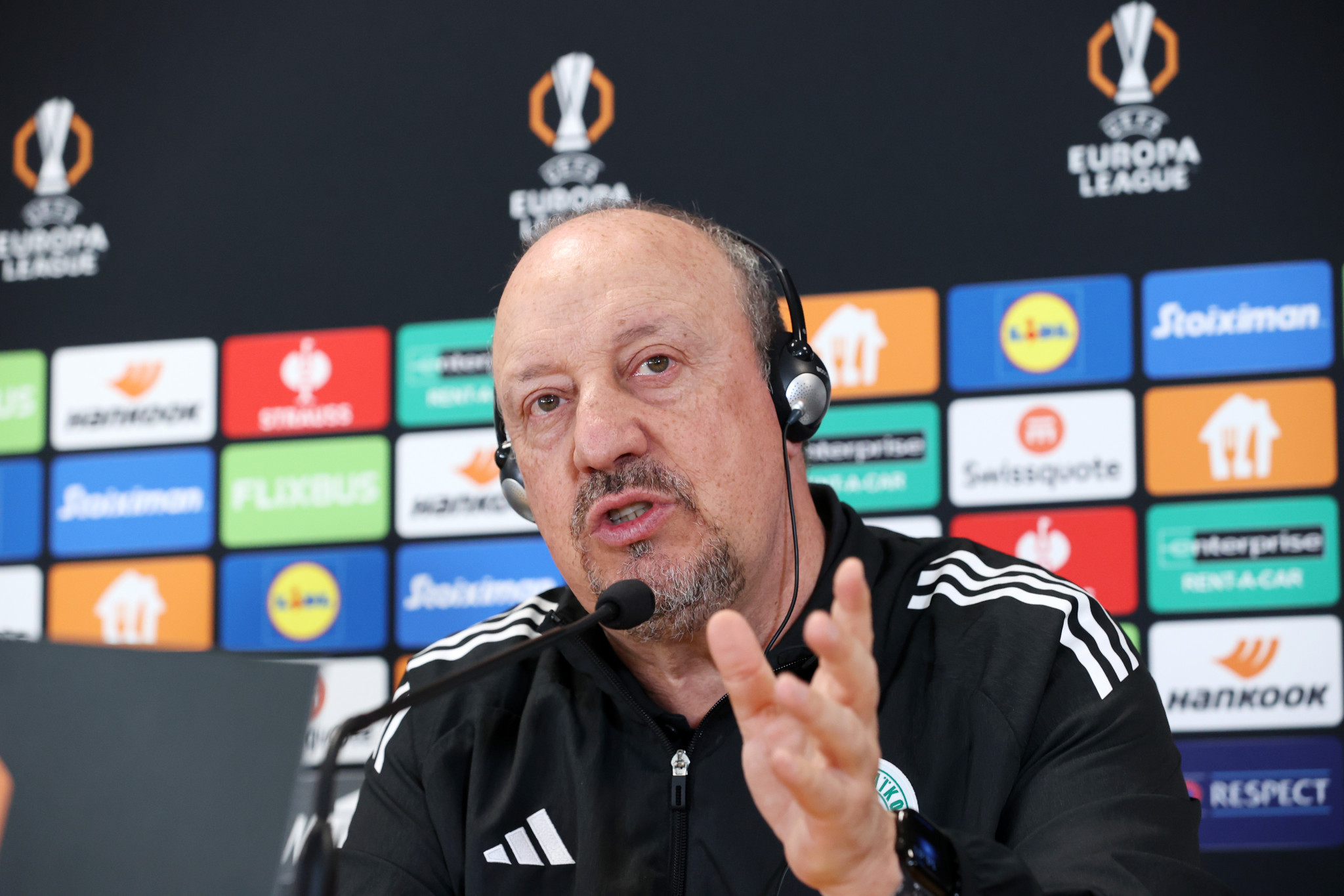 Μπενίτεθ: «Να δουλέψουμε όλοι μαζί ως ομάδα για να "χτυπήσουμε" την Μπέτις»