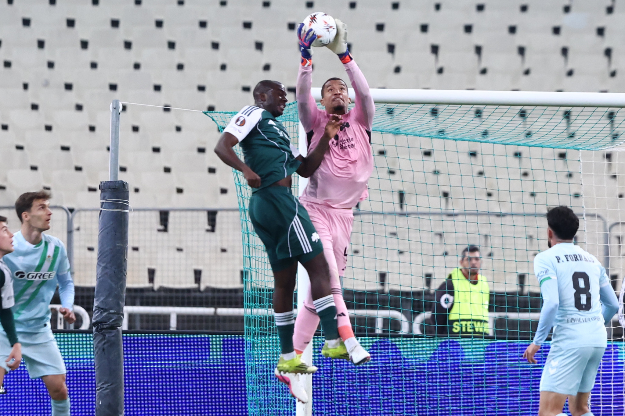 Οι δύο εξαιρετικές αποκρούσεις του Λαφόν στο πρώτο ημίχρονο με την Μπέτις (video)