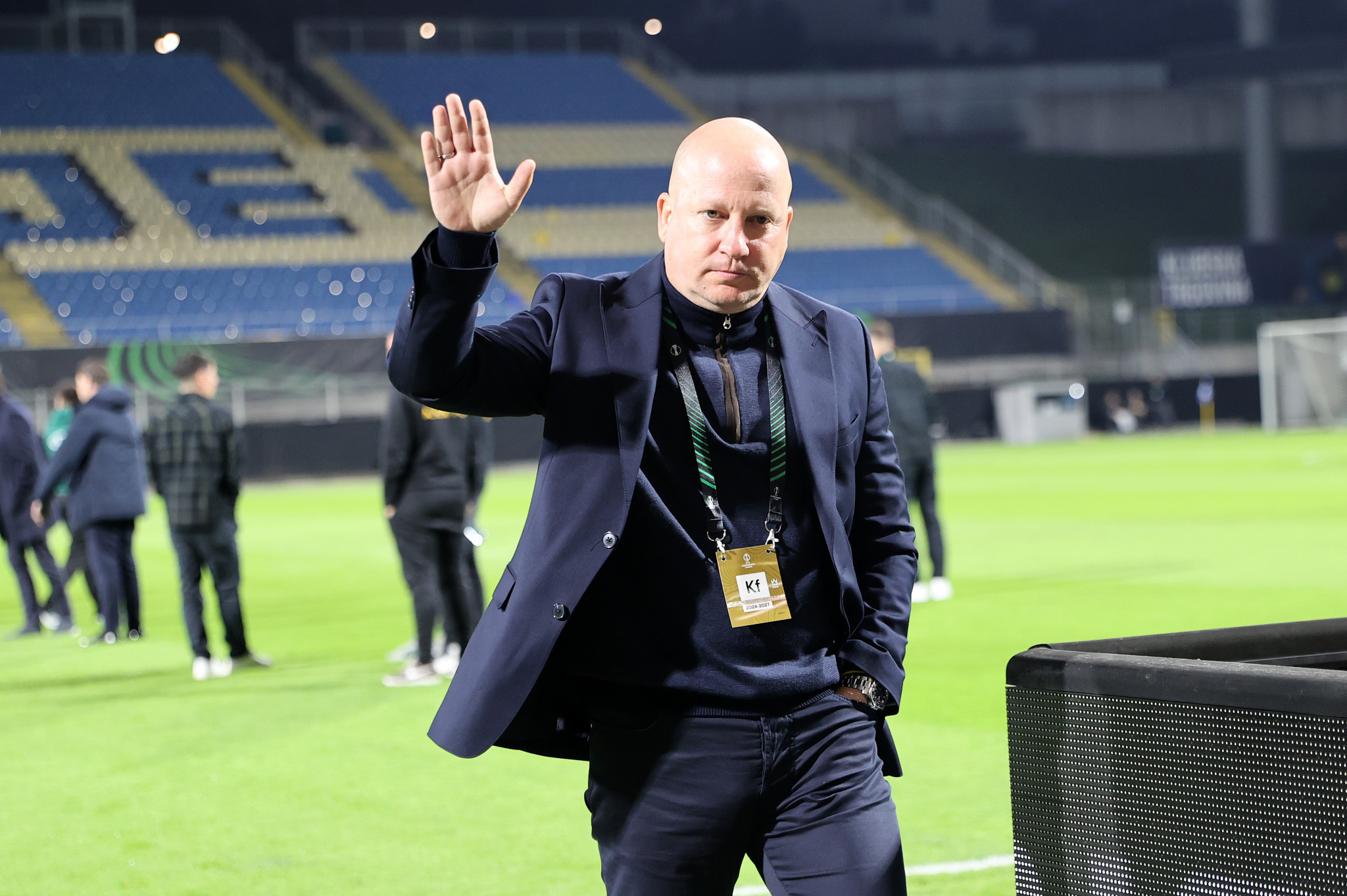 Αποθέωση σε Νίκολιτς από τον κόσμο της ΑΕΚ στην είσοδό του στο γήπεδο της Τσέλιε (video)