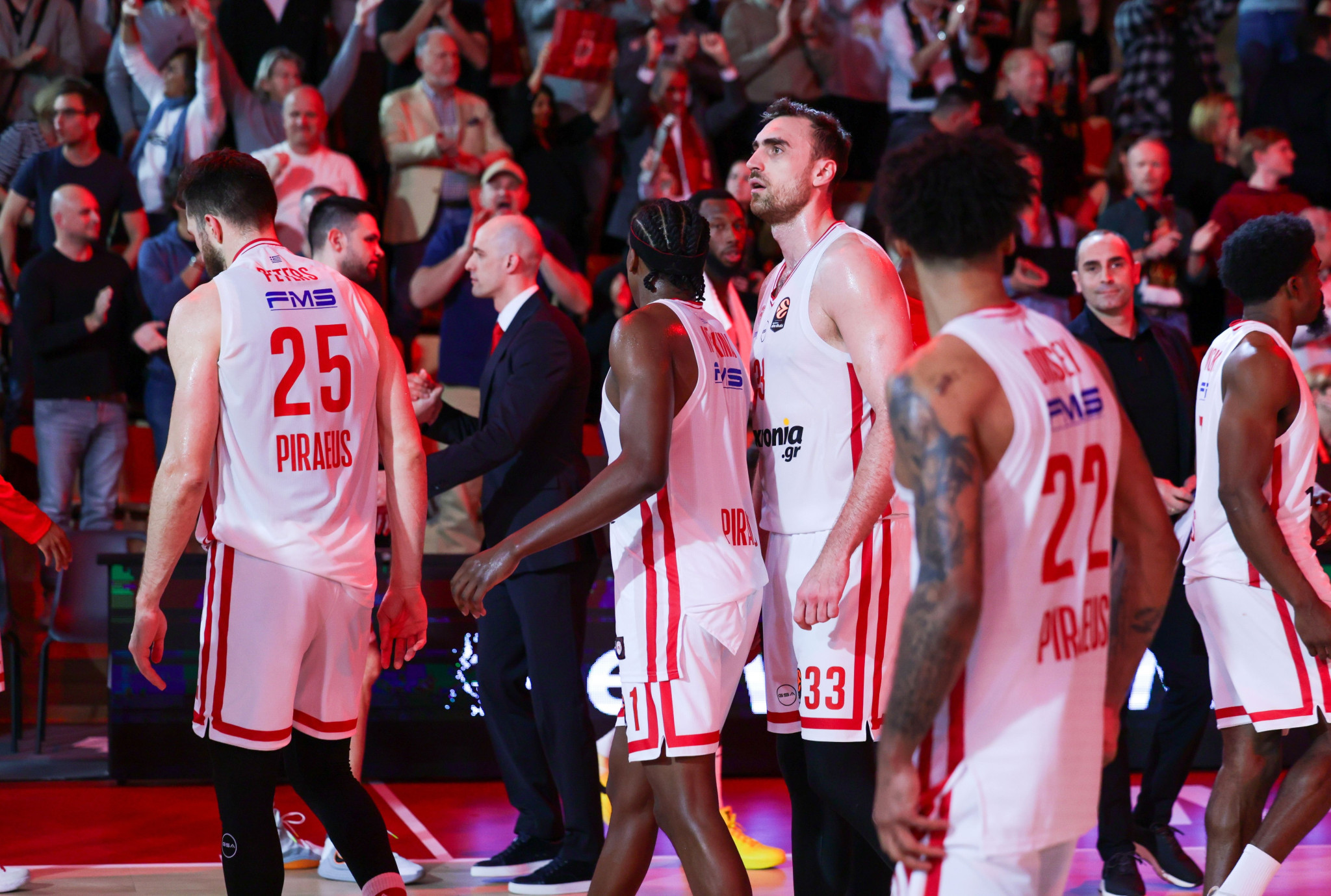 Πάθος στο παρκέ και στην εξέδρα: Η παρακάμερα του Ολυμπιακού στο Μονακό (video)