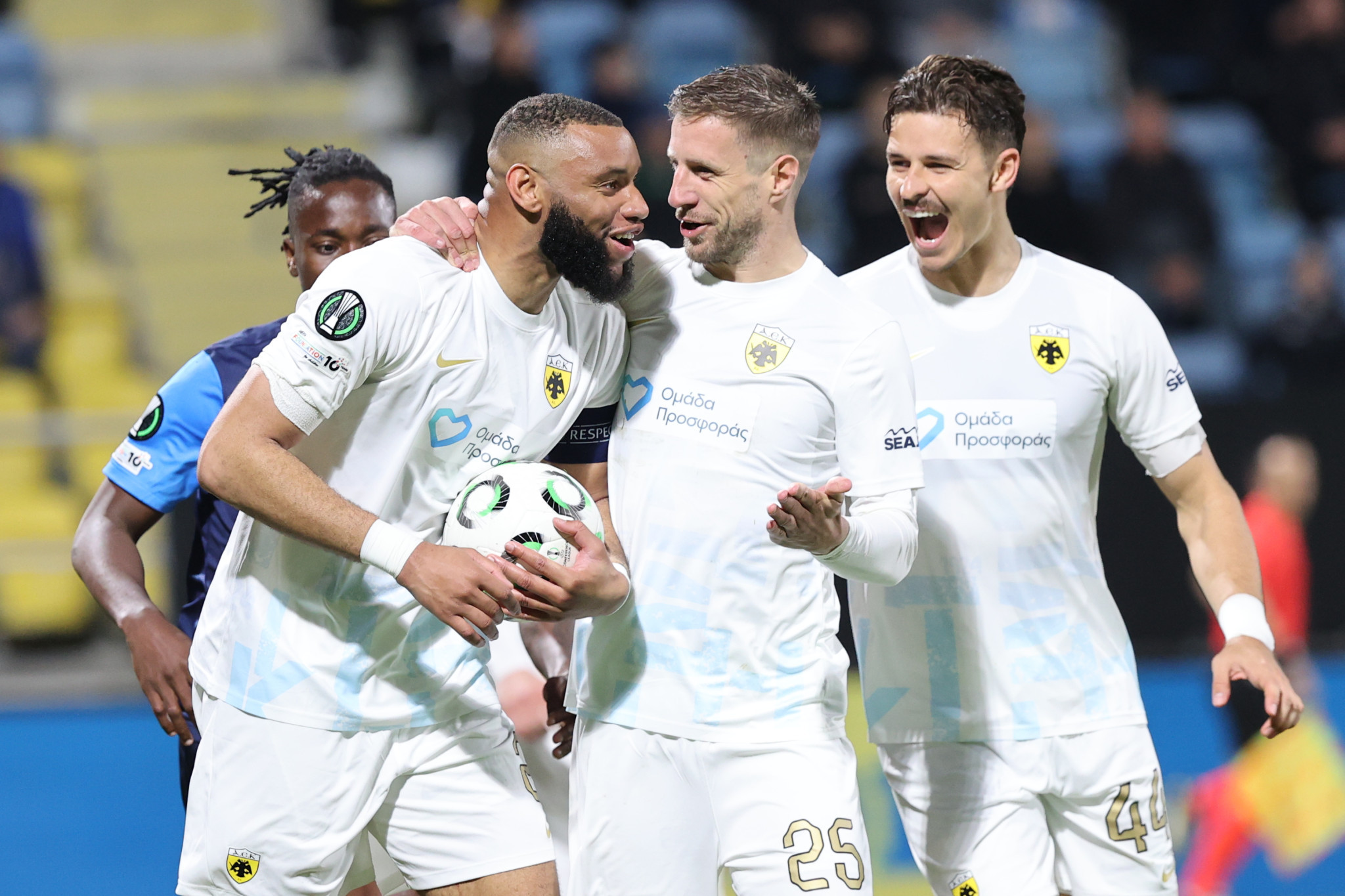 Ο Μαρίν σημάδεψε το δοκάρι, ο Μουκουντί σε κενή εστία το 0-4 της ΑΕΚ (video)