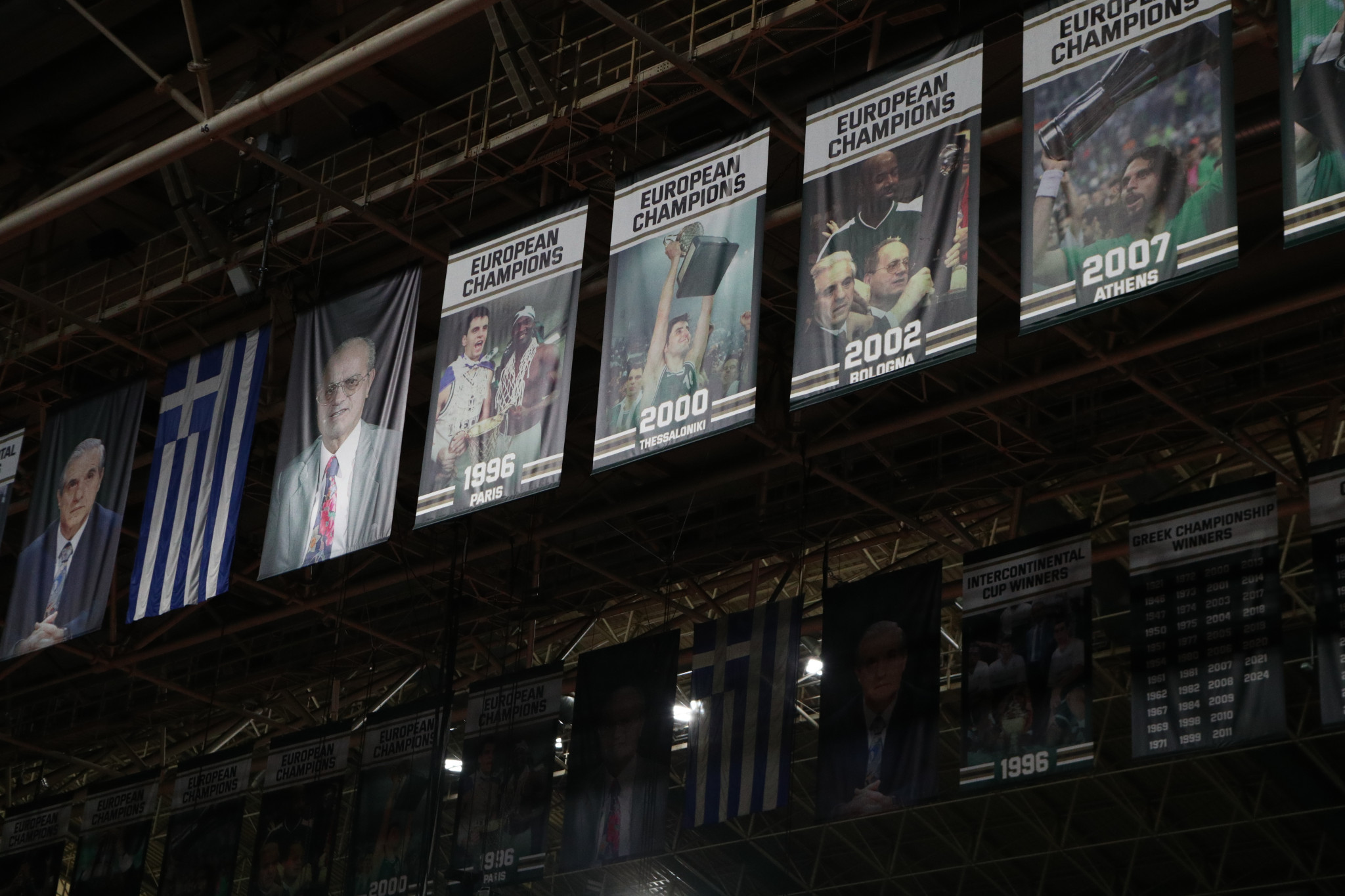 Η στιγμή που κατεβαίνει το λάβαρο του Μποντιρόγκα στο T-Center - Το βίντεο που ανέβασε ο Γιαννακόπουλος