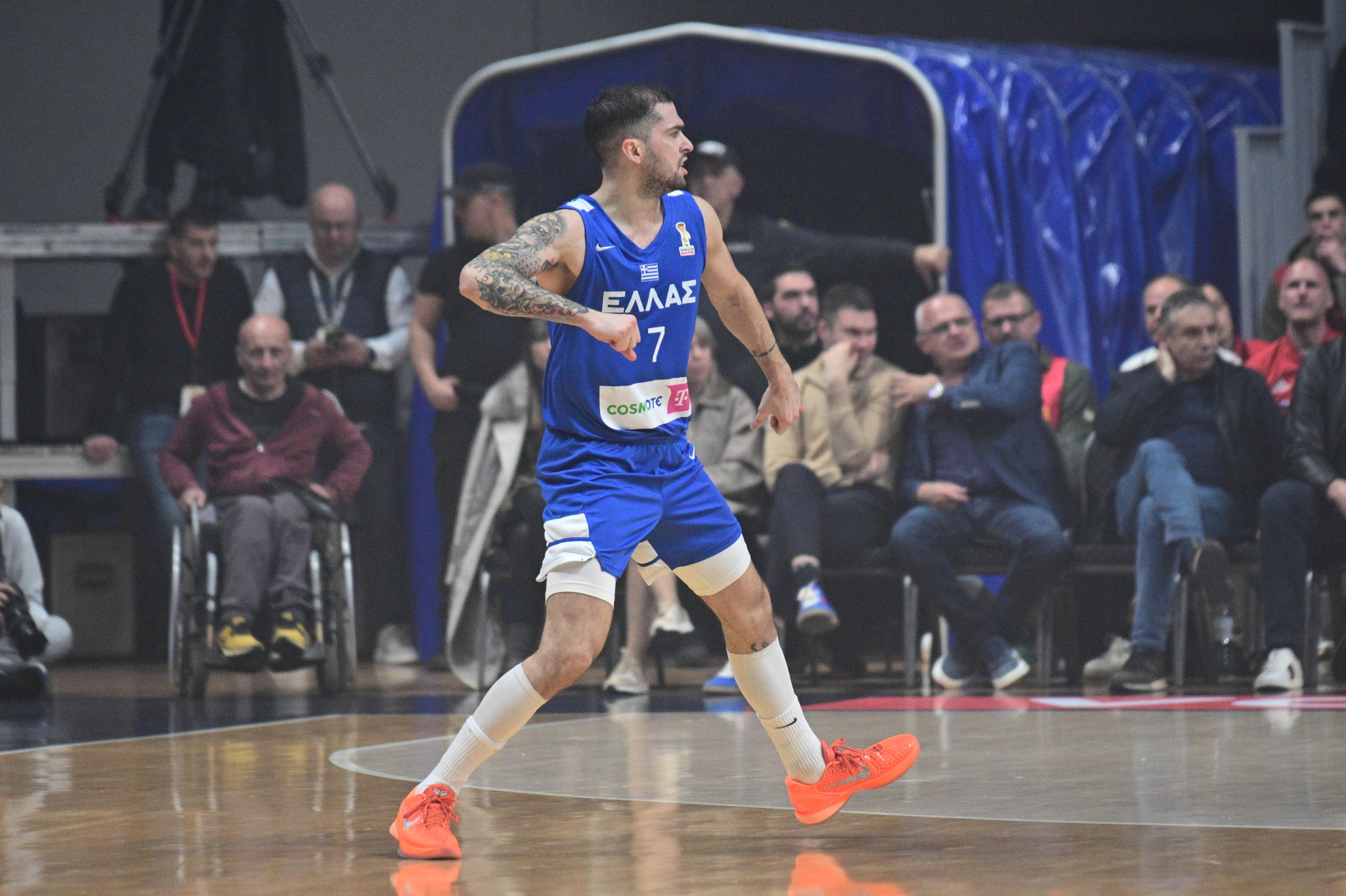 Τολιόπουλος σαν... πολυβόλο: Το φοβερό πρώτο ημίχρονο του Έλληνα γκαρντ απέναντι στο Μαυροβούνιο (video)