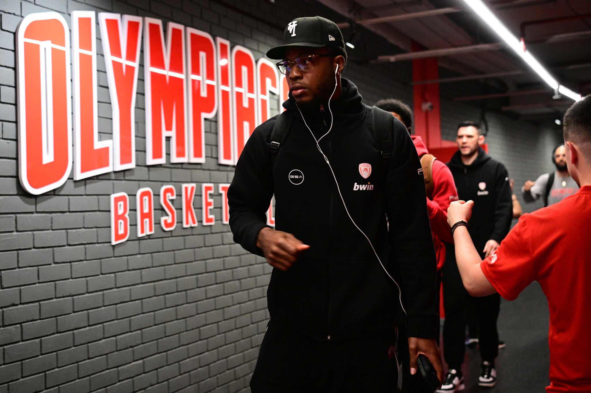 Η άφιξη του Ολυμπιακού στο ΣΕΦ για το παιχνίδι με τον Παναθηναϊκό (video)