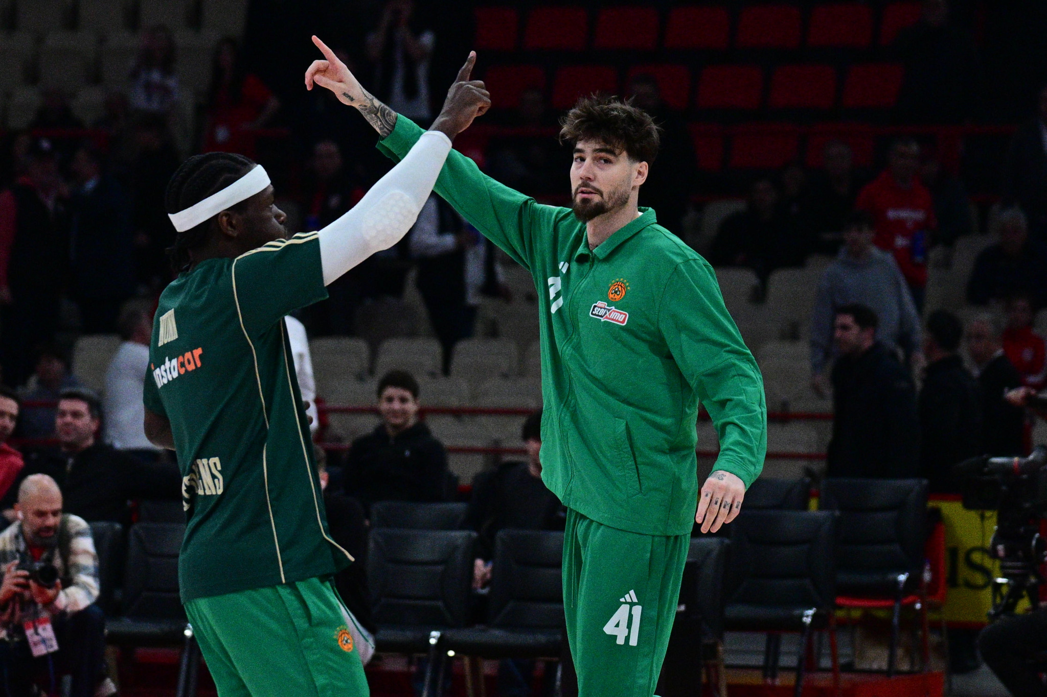 Η είσοδος των παικτών του Παναθηναϊκού στο ΣΕΦ (video)