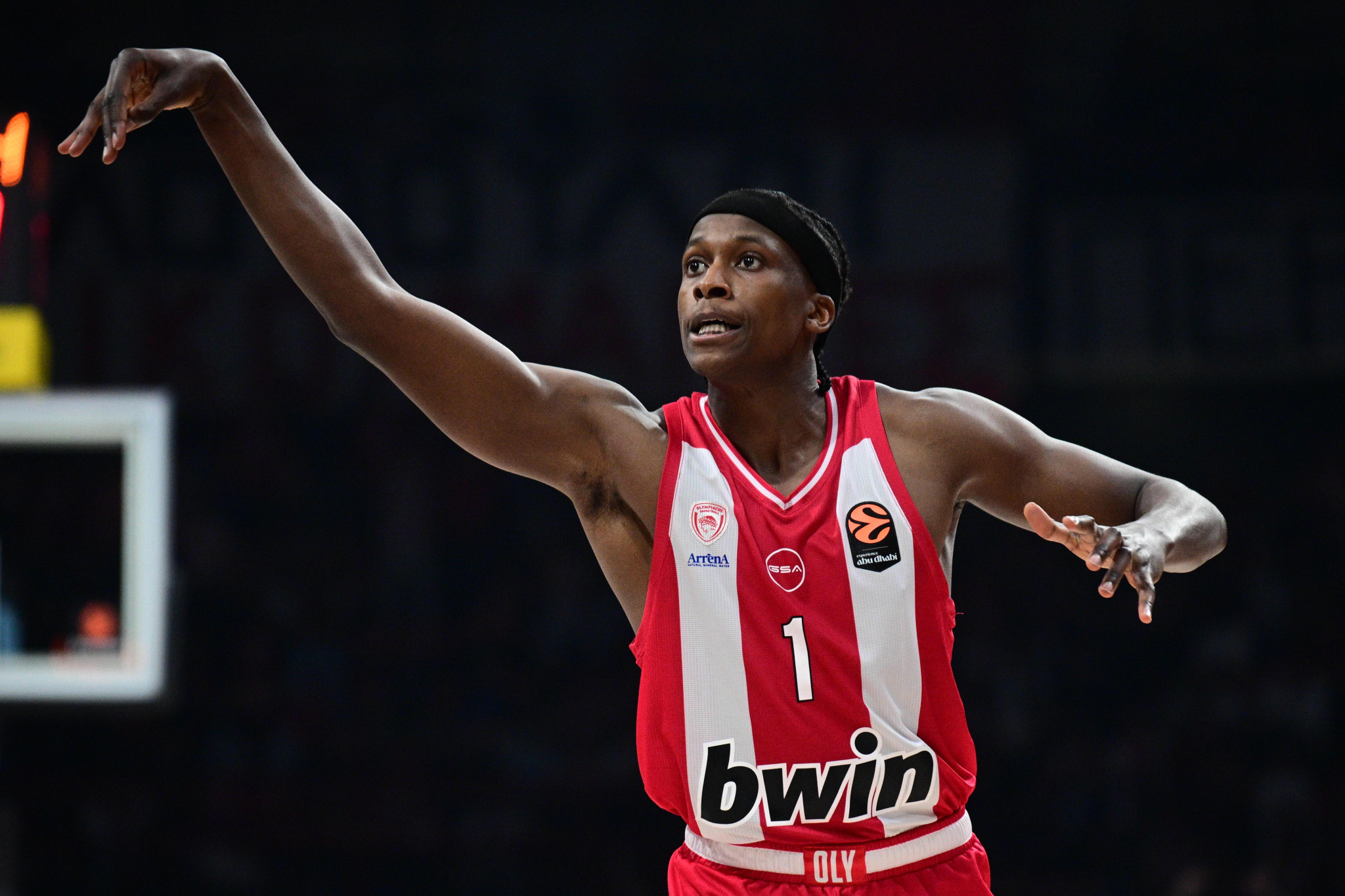 Νιλικίνα και Τζόζεφ έκαναν τη διαφορά στο ντέρμπι για τον Ολυμπιακό