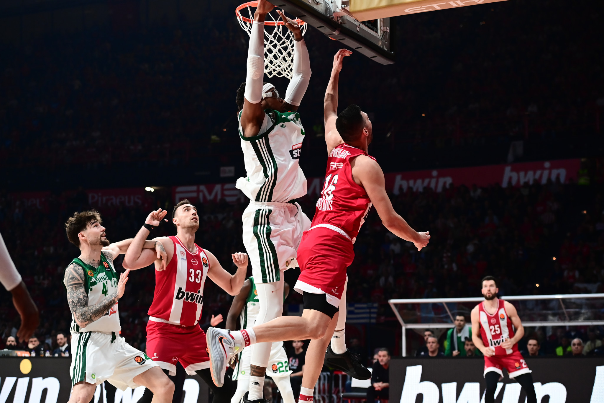 Η τρομερή κίνηση του Παπανικολάου (video)