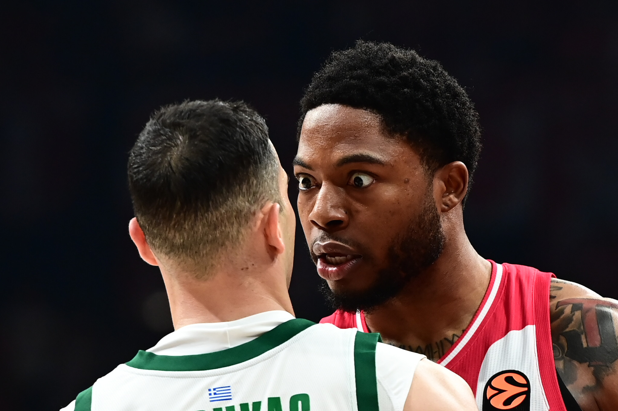 Ένταση Σλούκα -Τζόουνς με... άγρια βλέμματα!