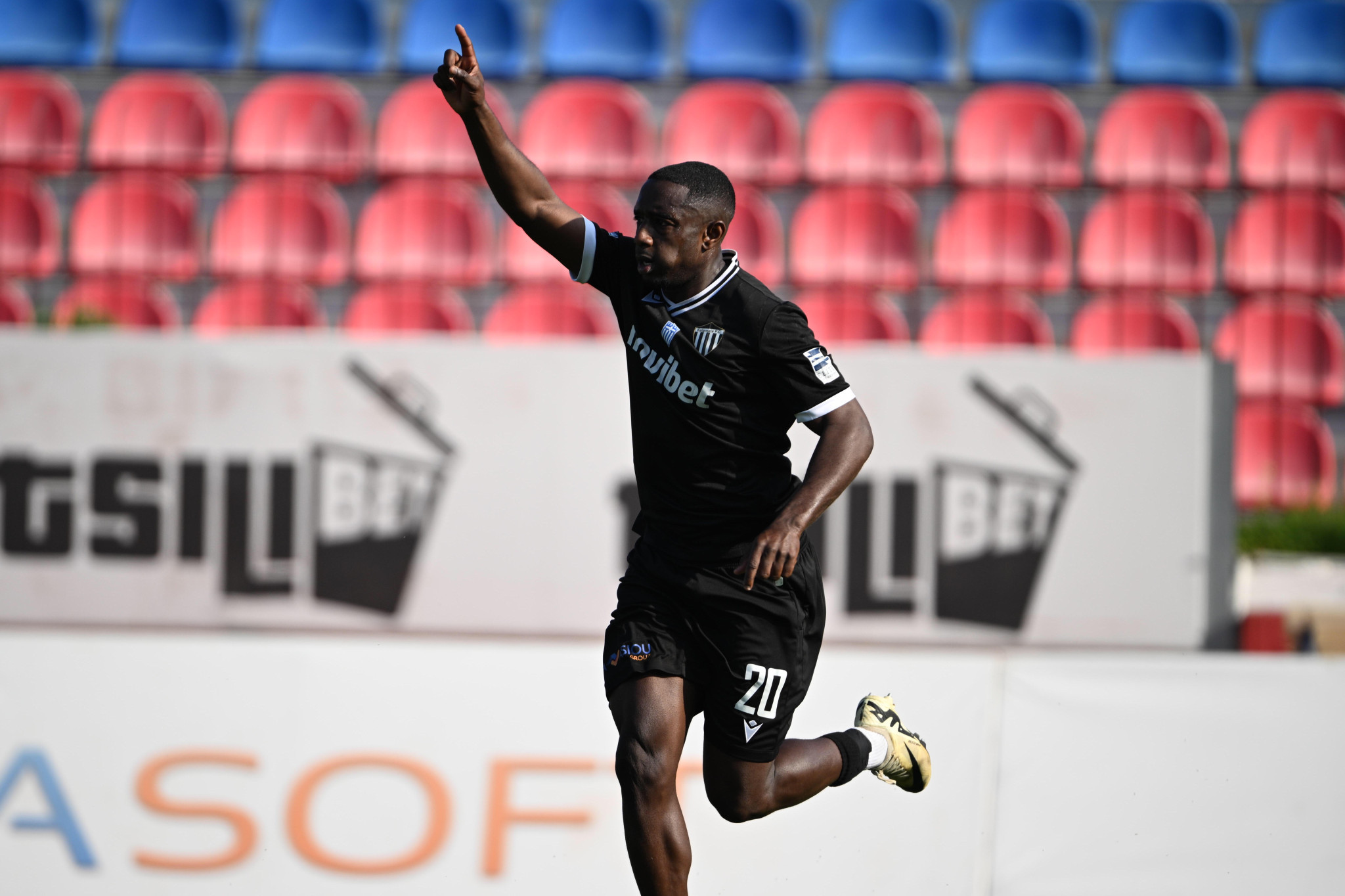 Η «Μαύρη Θύελλα» στην Super League - Η Καλαμάτα λύγισε τον Πανιώνιο και πανηγύρισε το πρωτάθλημα στη Νέα Σμύρνη!