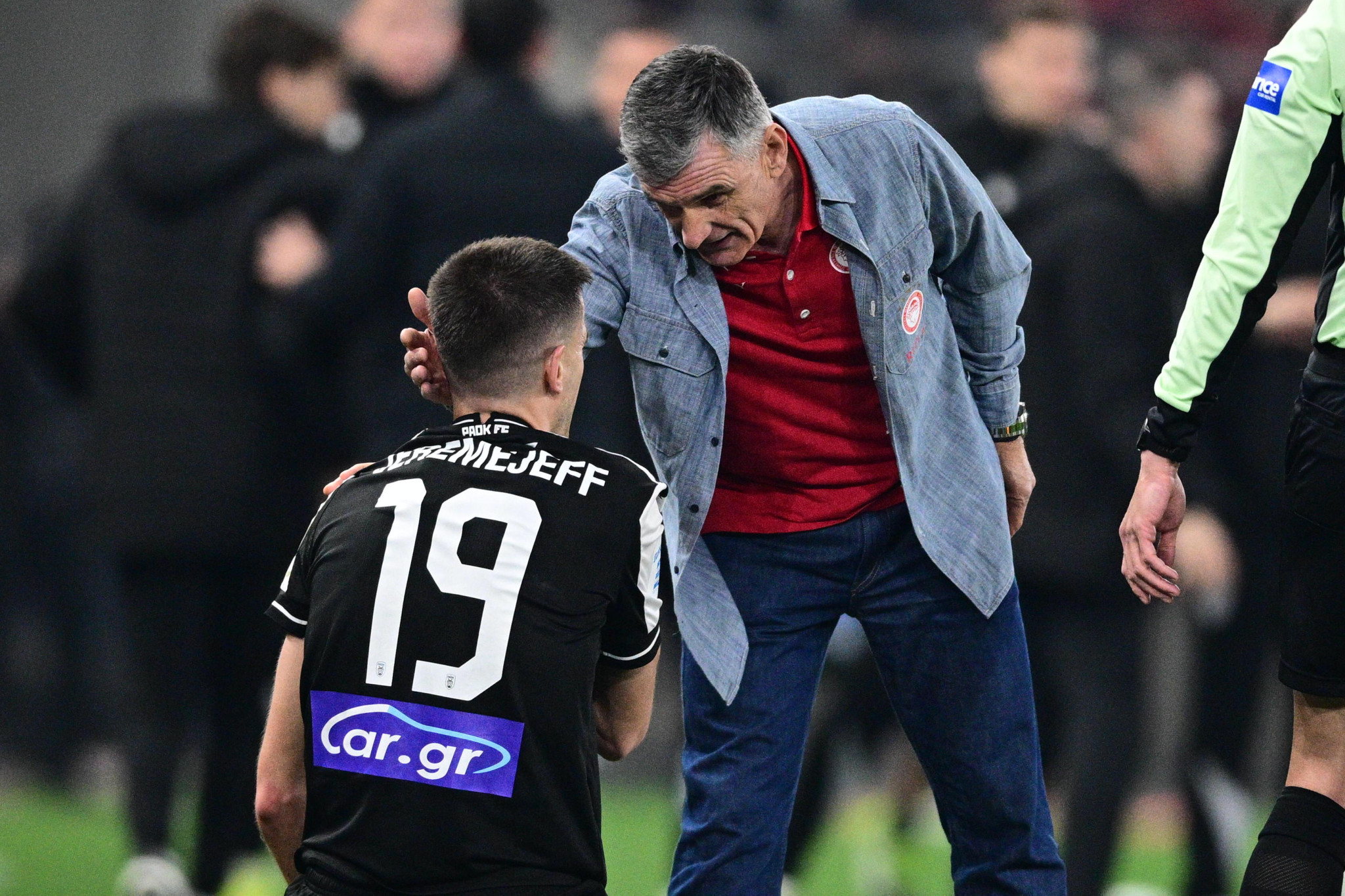 Το χάδι του Μεντιλίμπαρ στον πεσμένο Γερεμέγεφ (photos)