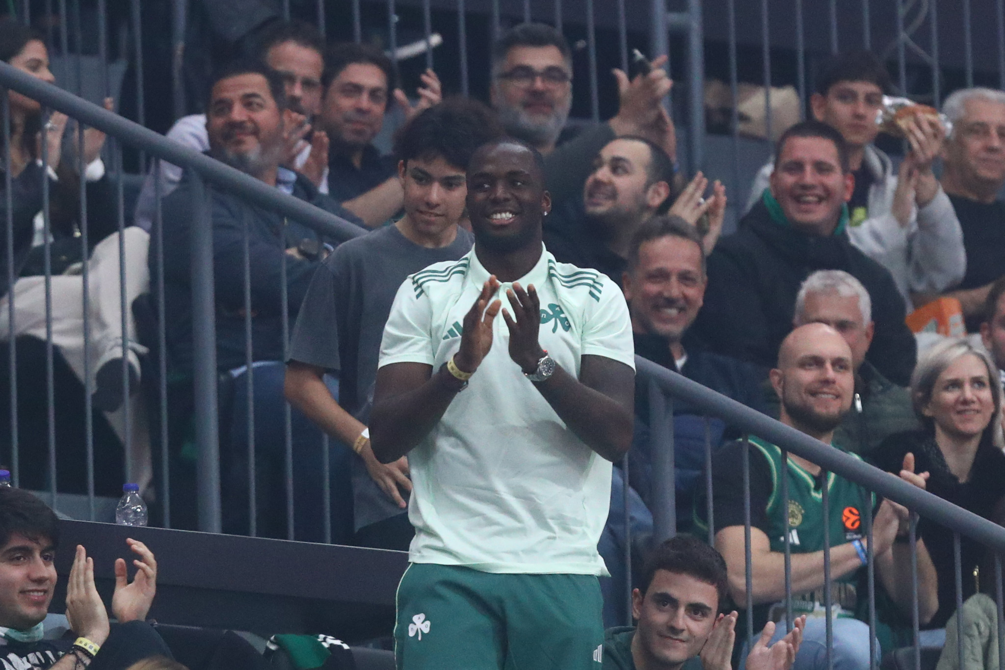 Ο Αντρέας Τεττέη βρέθηκε στο T-Center μετά το παιχνίδι με την Μπέτις (video)