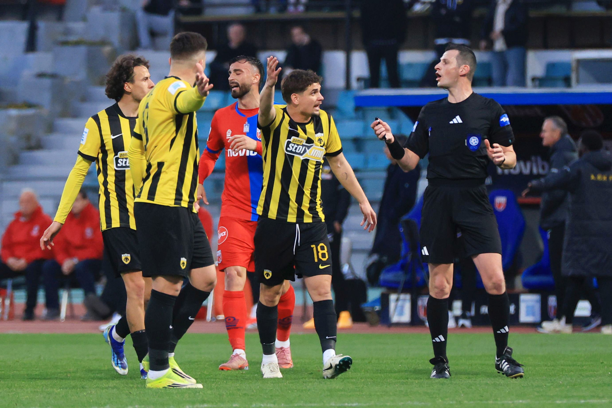 Καπετανάκος στο «BACK2ΜΠΑΚ»: «Η εχθρική διαιτησία που βιώνει η ΑΕΚ φέτος - Το λάθος της με Τσιμεντερίδη» (video)