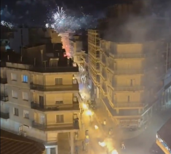 Πανζουρλισμός στο κέντρο του Αγρινίου από χιλιάδες οπαδούς του Παναιτωλικού (videos)