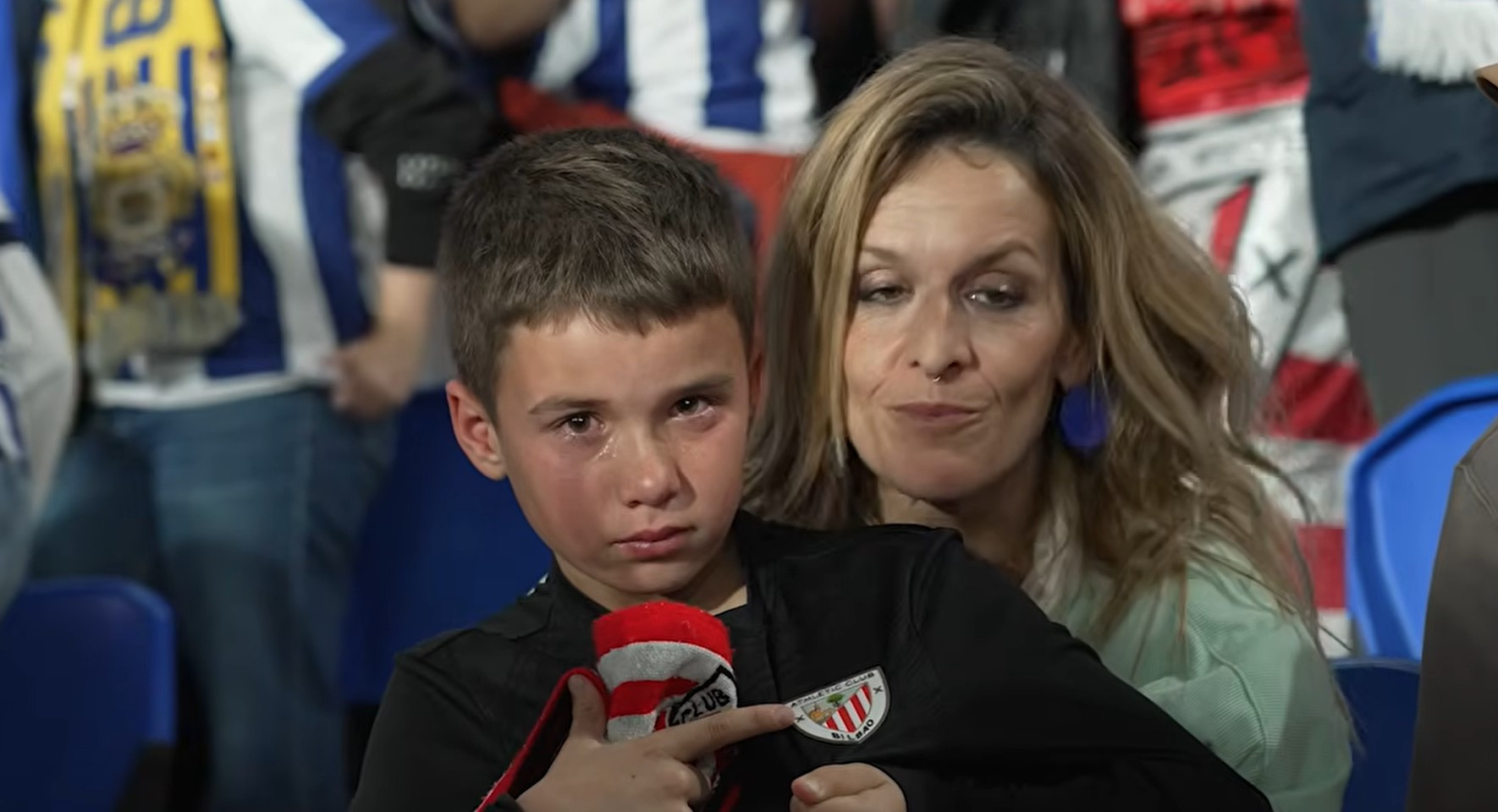 «Η μόνη αγάπη που έχουμε είναι αυτή»: Viral ο δακρυσμένος φίλος της Μπιλμπάο μετά τον αποκλεισμό! (video)