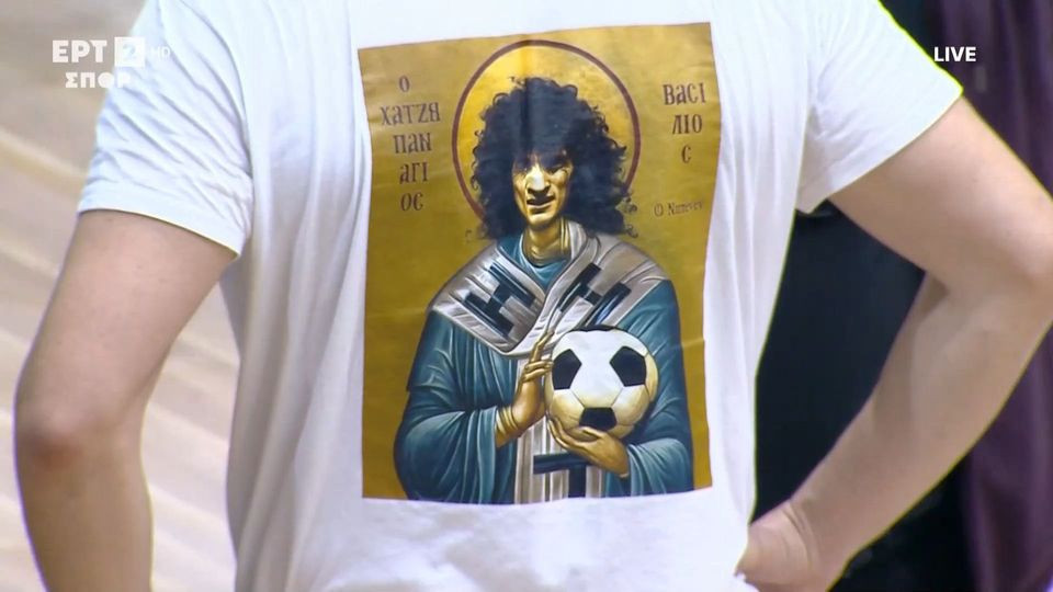 Ο Άγιος Βασίλειος ο... Χατζηπανάγιος: Το ευφάνταστο μπλουζάκι φίλου του Ηρακλή με τον Χατζηπαναγή (video)