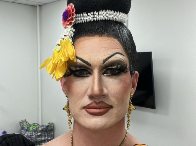 Χρυσός Ολυμπιονικης μεταμορφώνεται σε drag queen (video)