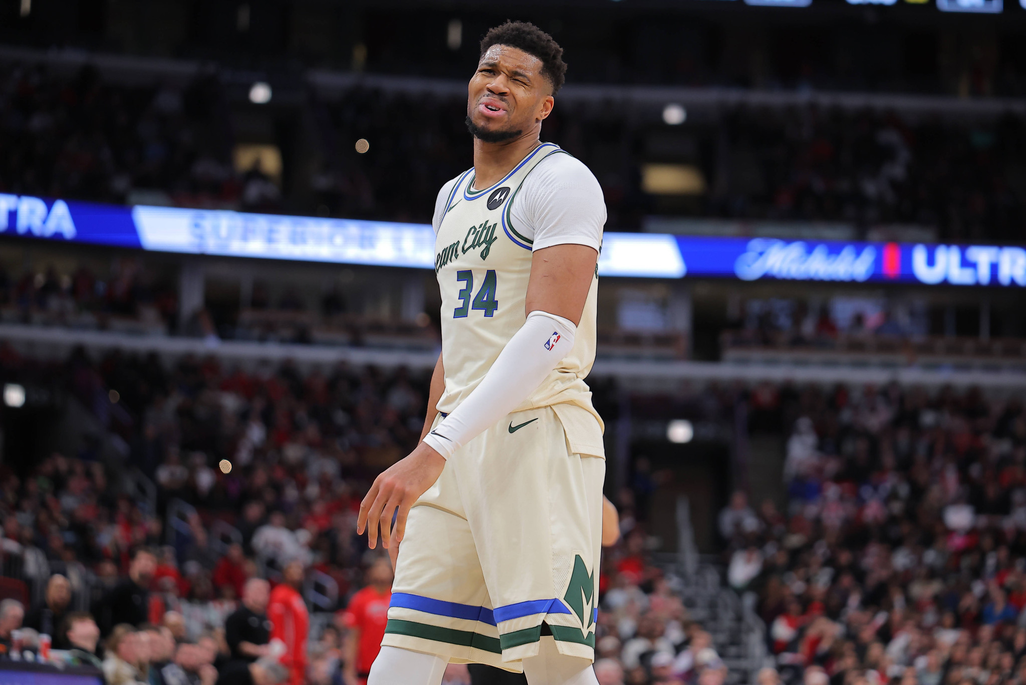 Δεν σηκώνουν κεφάλι οι Μπακς, ηττήθηκαν από τους Σανς