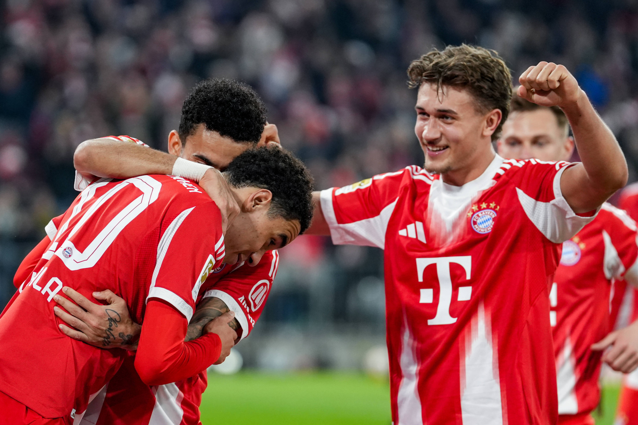 Η Μπάγερν διέλυσε τη Γκλάντμπαχ και έκανε ένα ακόμα βήμα προς τη «σαλατιέρα»