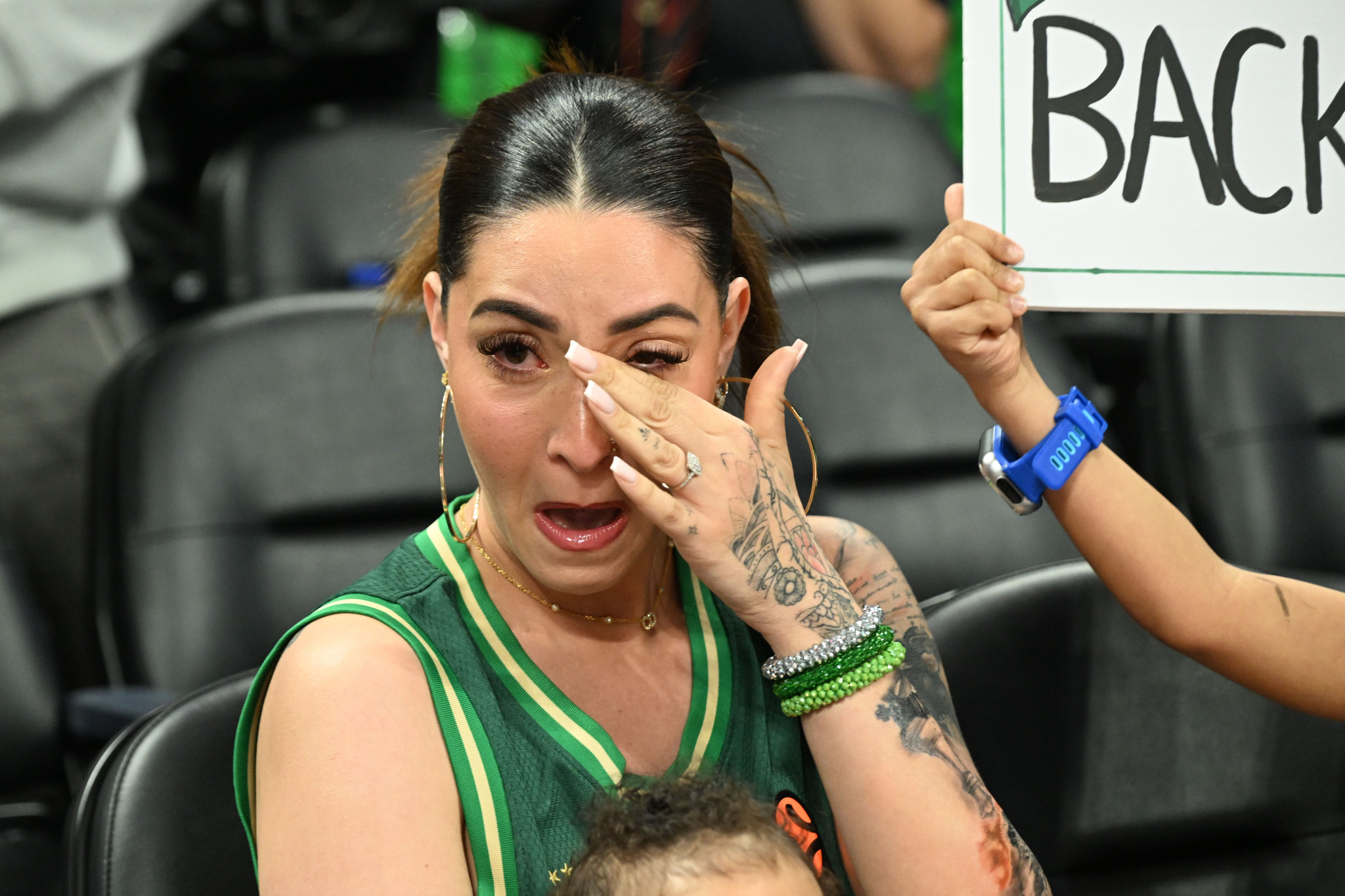 Τα δάκρυα της συζύγου του Λεσόρ - Έκλεισε η φωνή της από τα ουρλιαχτά