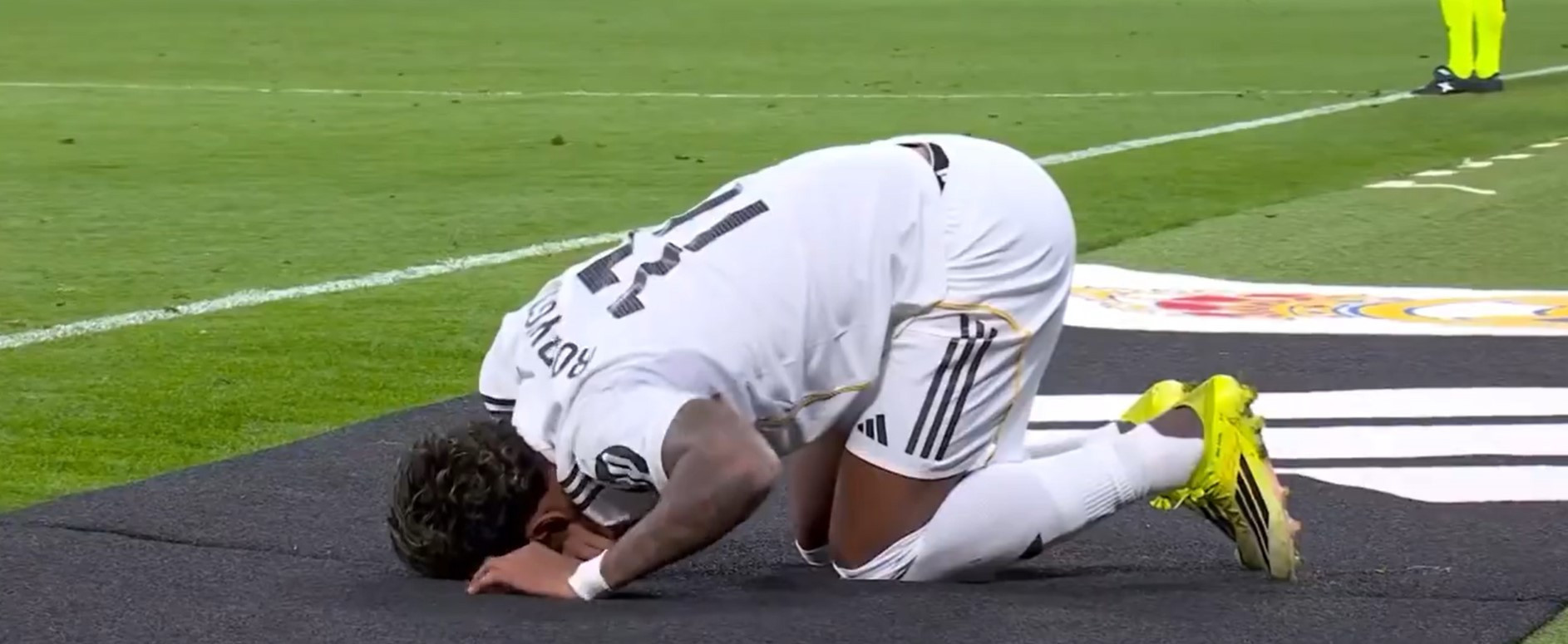 Η φάση που υπέστη ρήξη χιαστού ο Ροντρίγκο - Συνέχισε να παίζει κανονικά για μισή ώρα! (video)