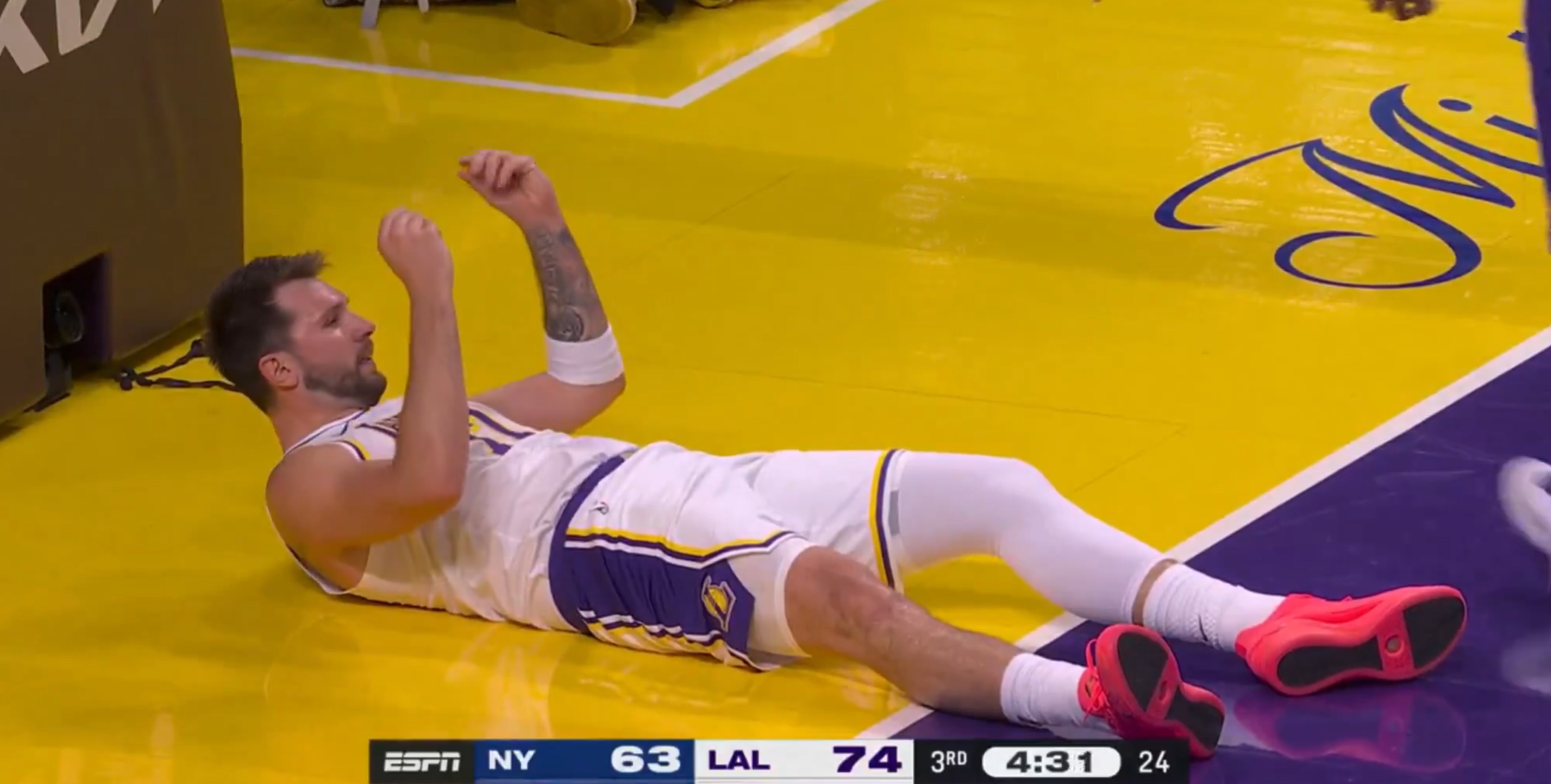 Ντόντσιτς εναντίον διαιτητών: Έκανε κίνηση πως χρηματίζονται (video)