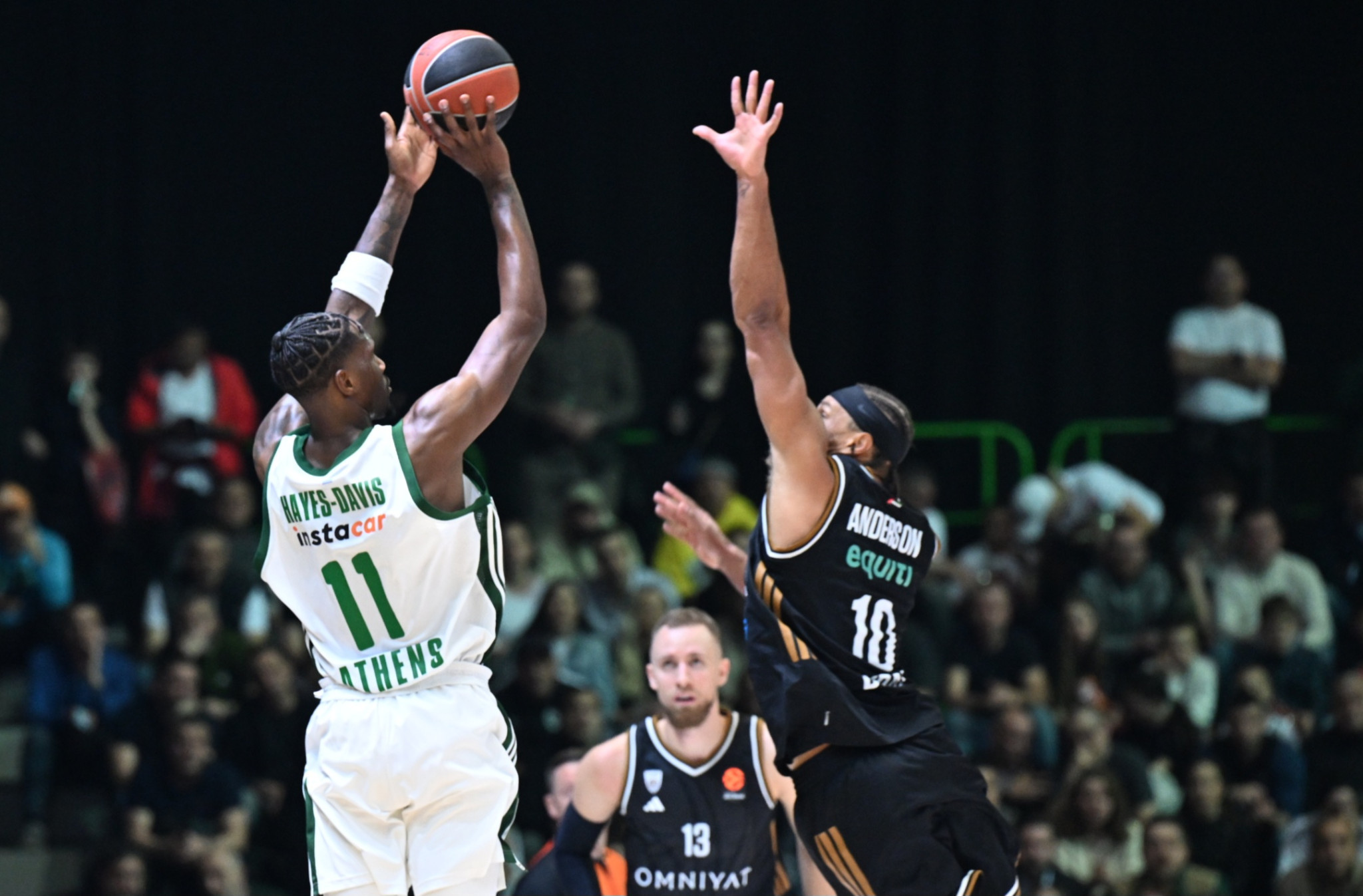 Η απόλυτη «μαχαιριά»: Το τρίποντο του Χέιζ-Ντέιβις που κλείδωσε τη νίκη για τον Παναθηναϊκό (video)