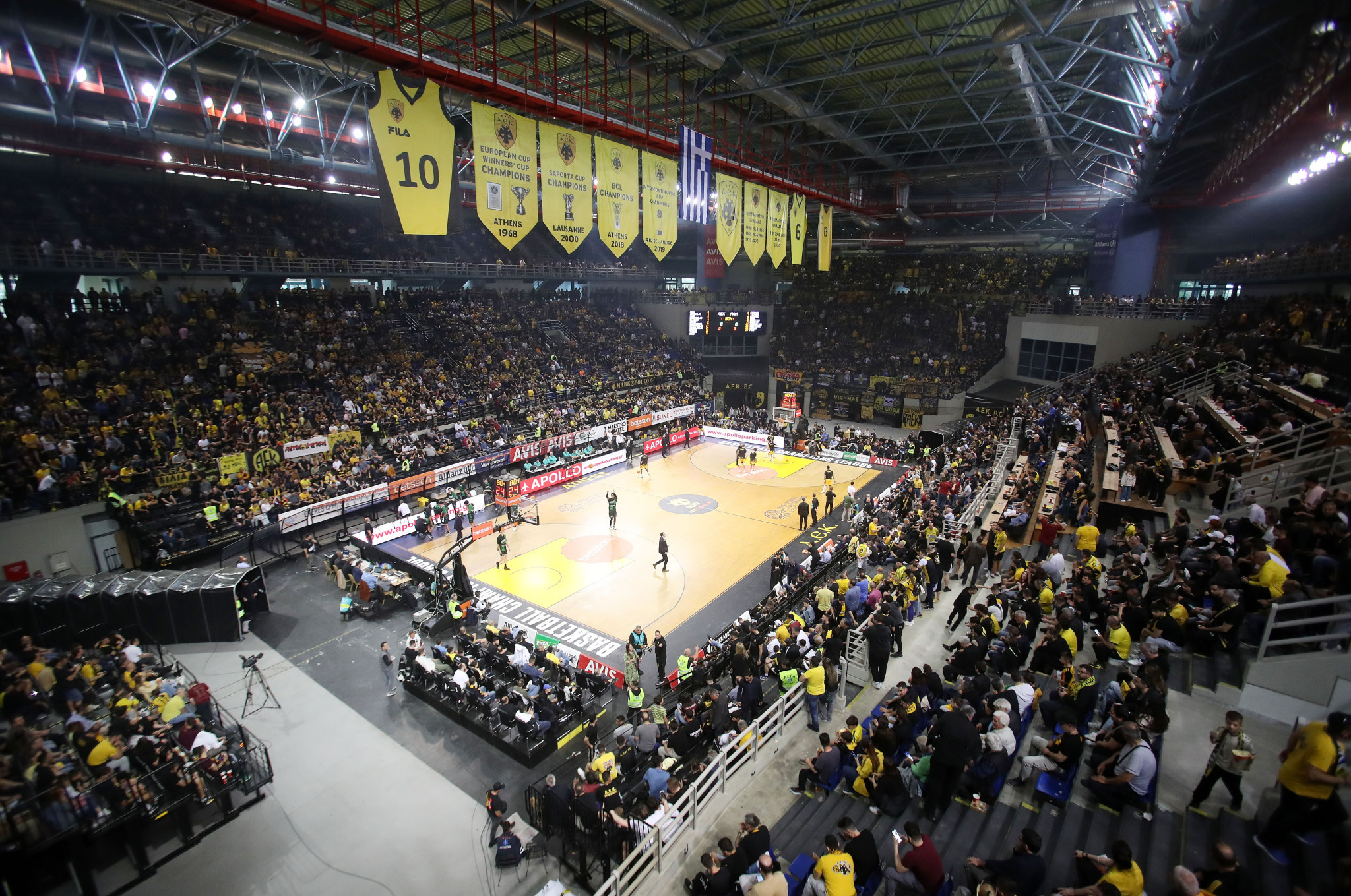 Ο κόσμος της ΑΕΚ παίρνει θέση στη Sunel Arena: Εξαντλήθηκαν τα εισιτήρια στις κεντρικές θύρες