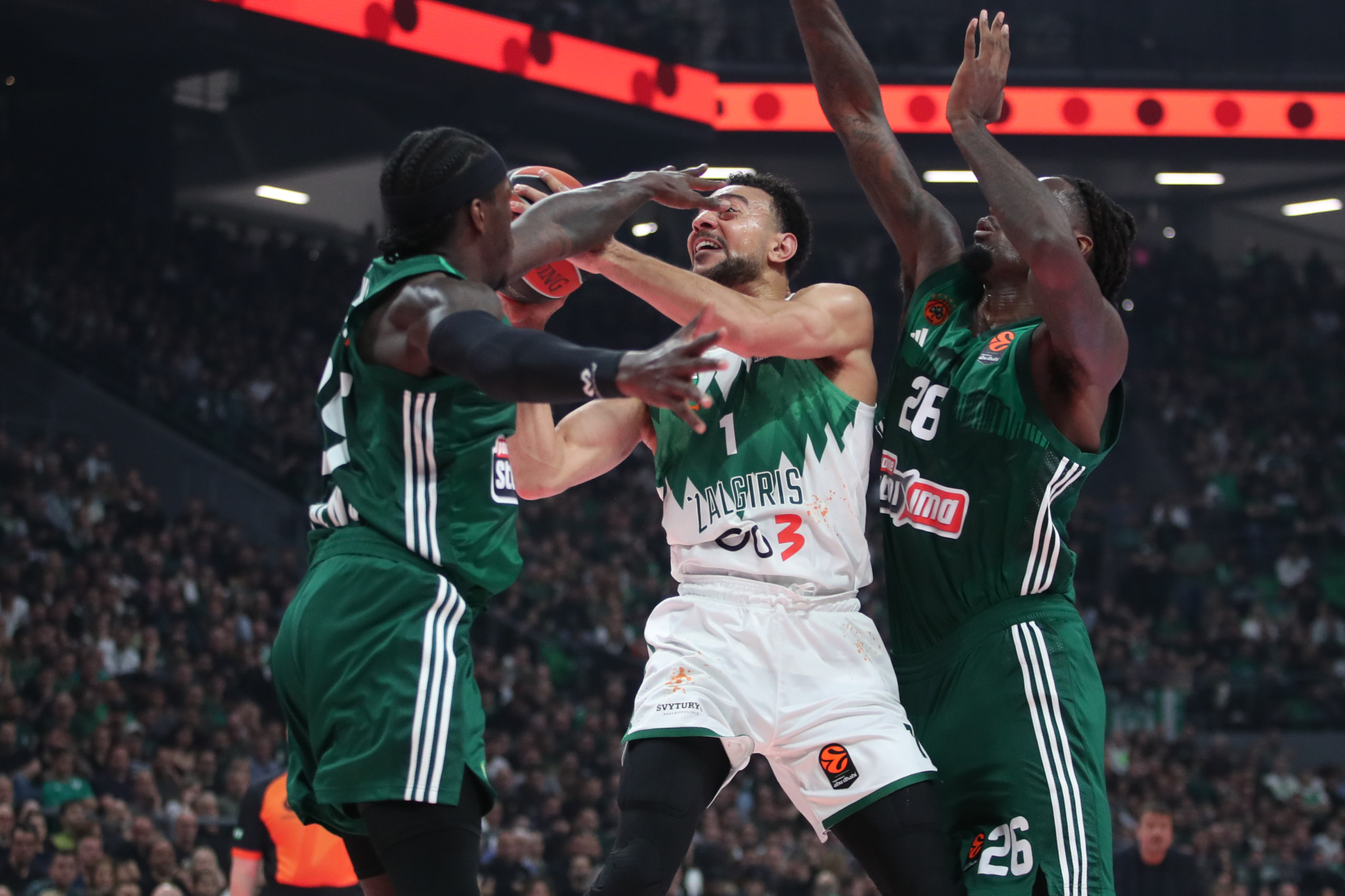 Αναλυτής διαιτησίας: «Ο Παναθηναϊκός ευνοήθηκε στο παιχνίδι με τη Ζαλγκίρις»