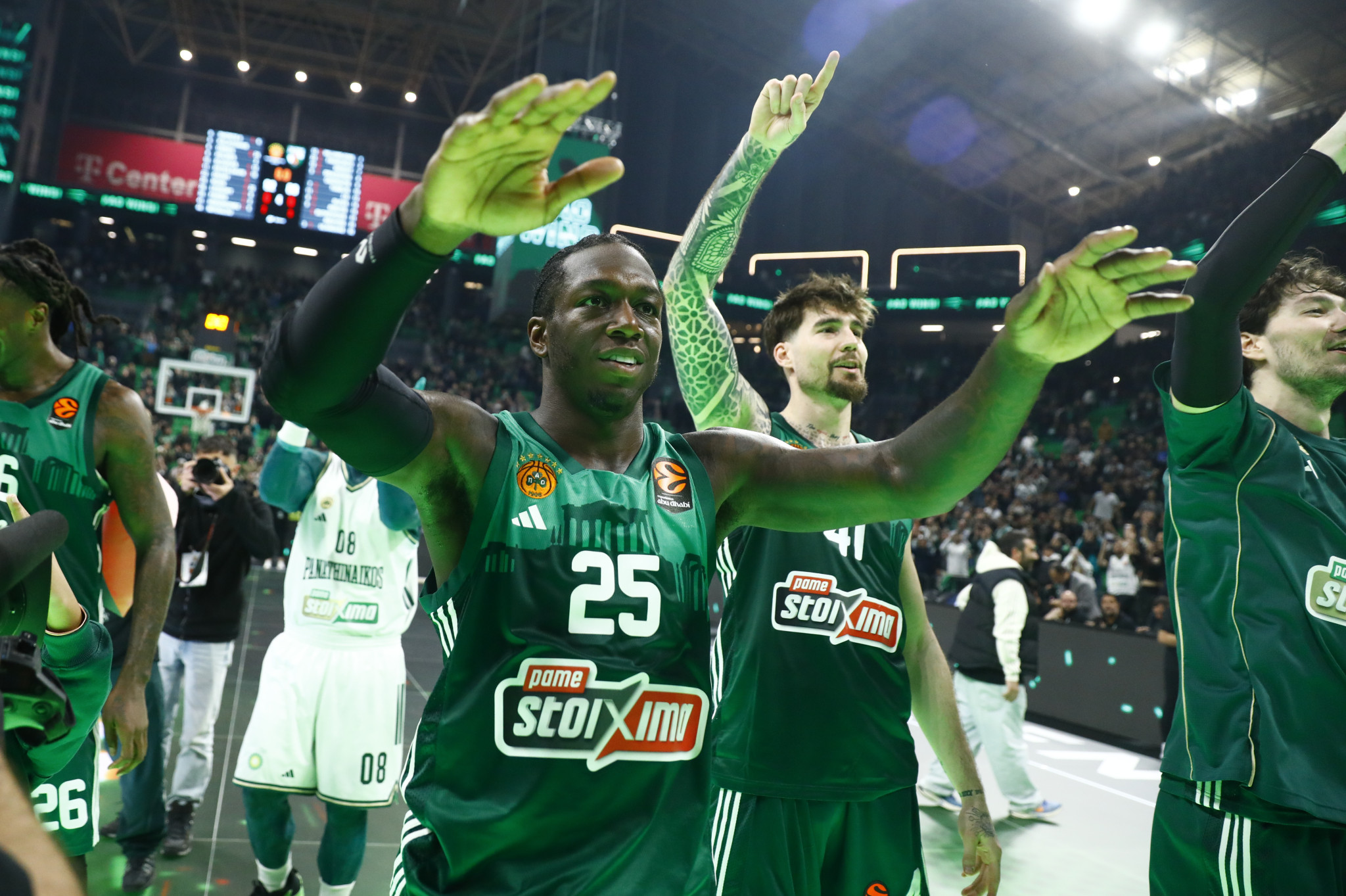 Ο Ναν αποθεώθηκε στα αποδυτήρια του Παναθηναϊκού - Το «ευχαριστώ» του Χουάντσο (video)