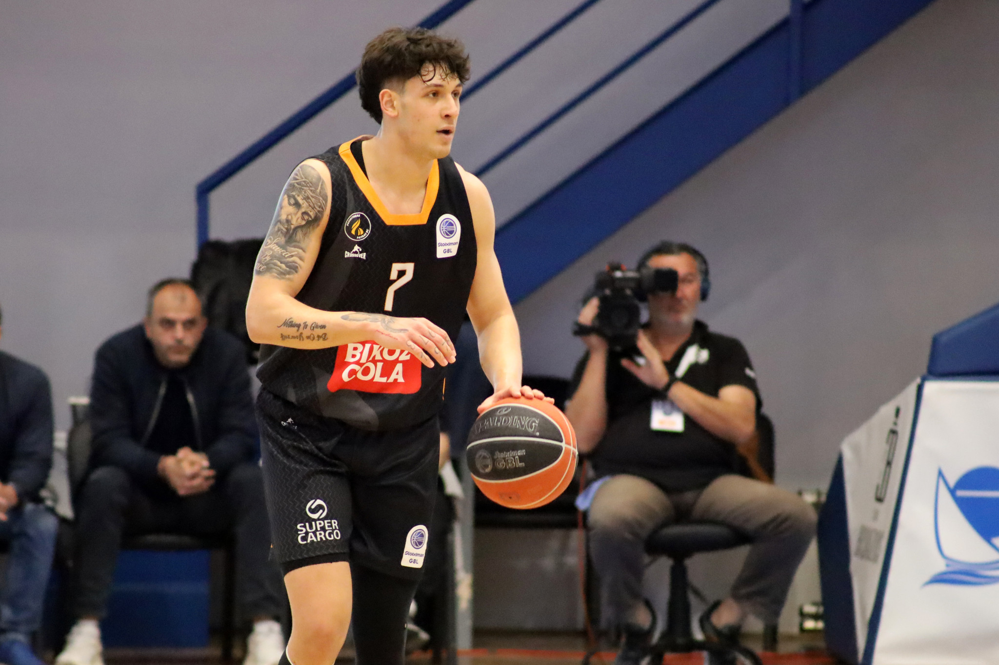 Με ηγέτη Μπαζίνα ο Προμηθέας πέρασε νικηφόρα από τη Μύκονο