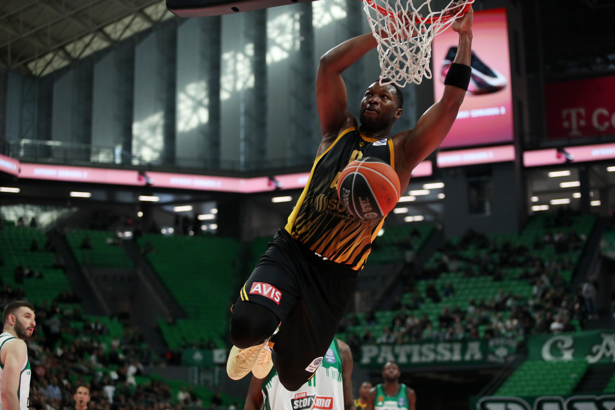 Σταυρωτή ντρίπλα κι απίθανο κάρφωμα του Γκρέι στο... πρόσωπο του Γκραντ (video)