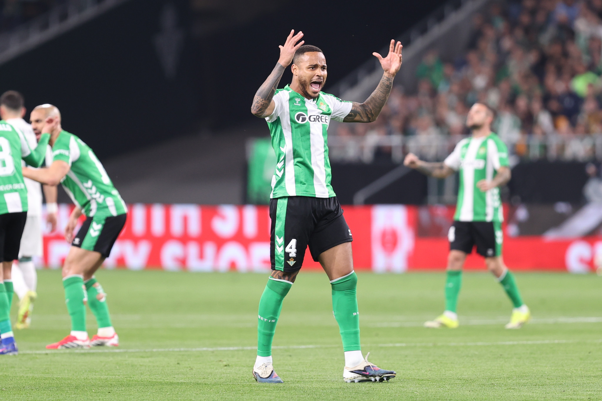 Άνοιξε το σκορ η Μπέτις στο ματς με τον Παναθηναϊκό με κοντινή προβολή του Ρουϊμπάλ (video)