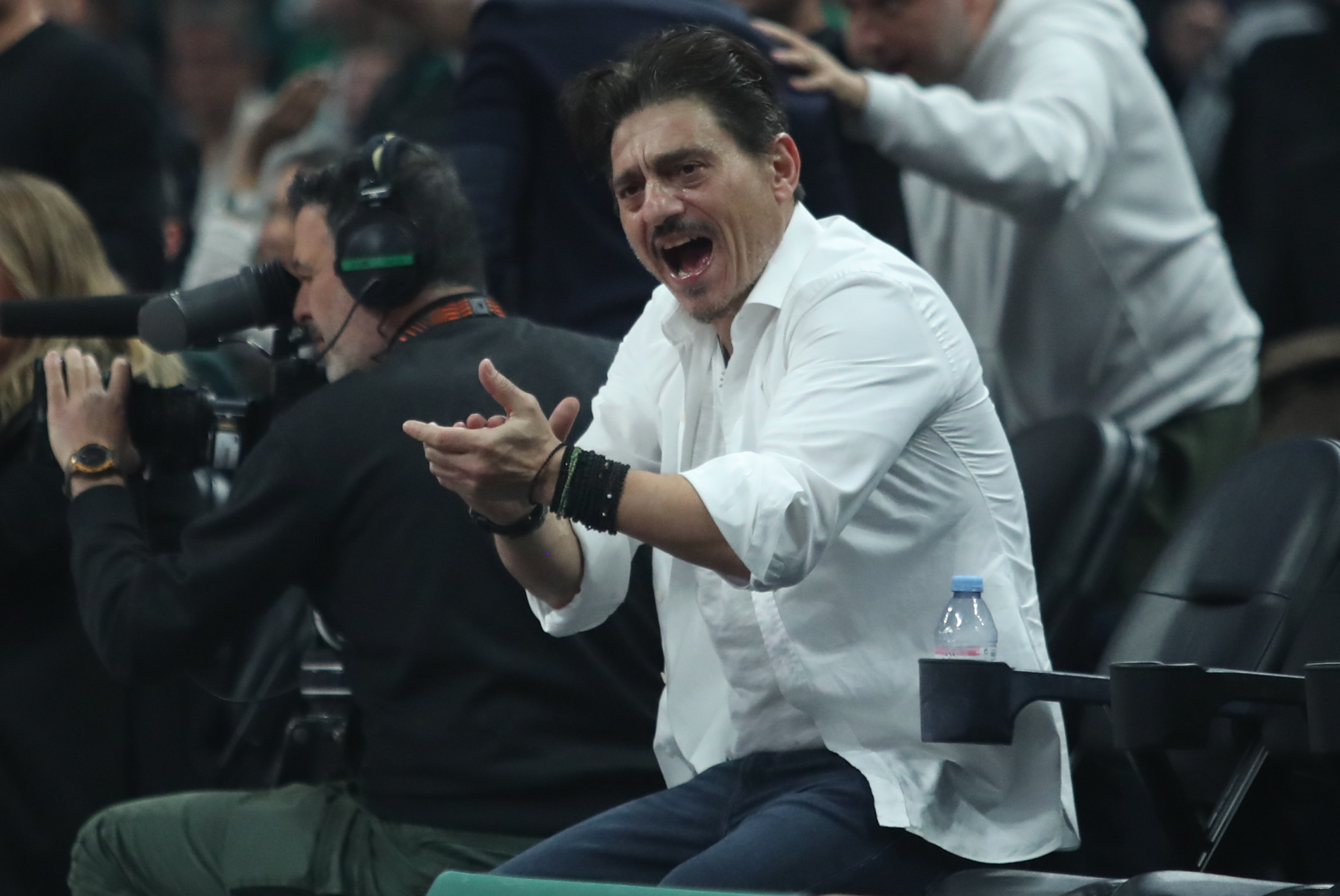 Ο Γιαννακόπουλος κατέβηκε από τις σουίτες στα court-seats του T-Center (video)