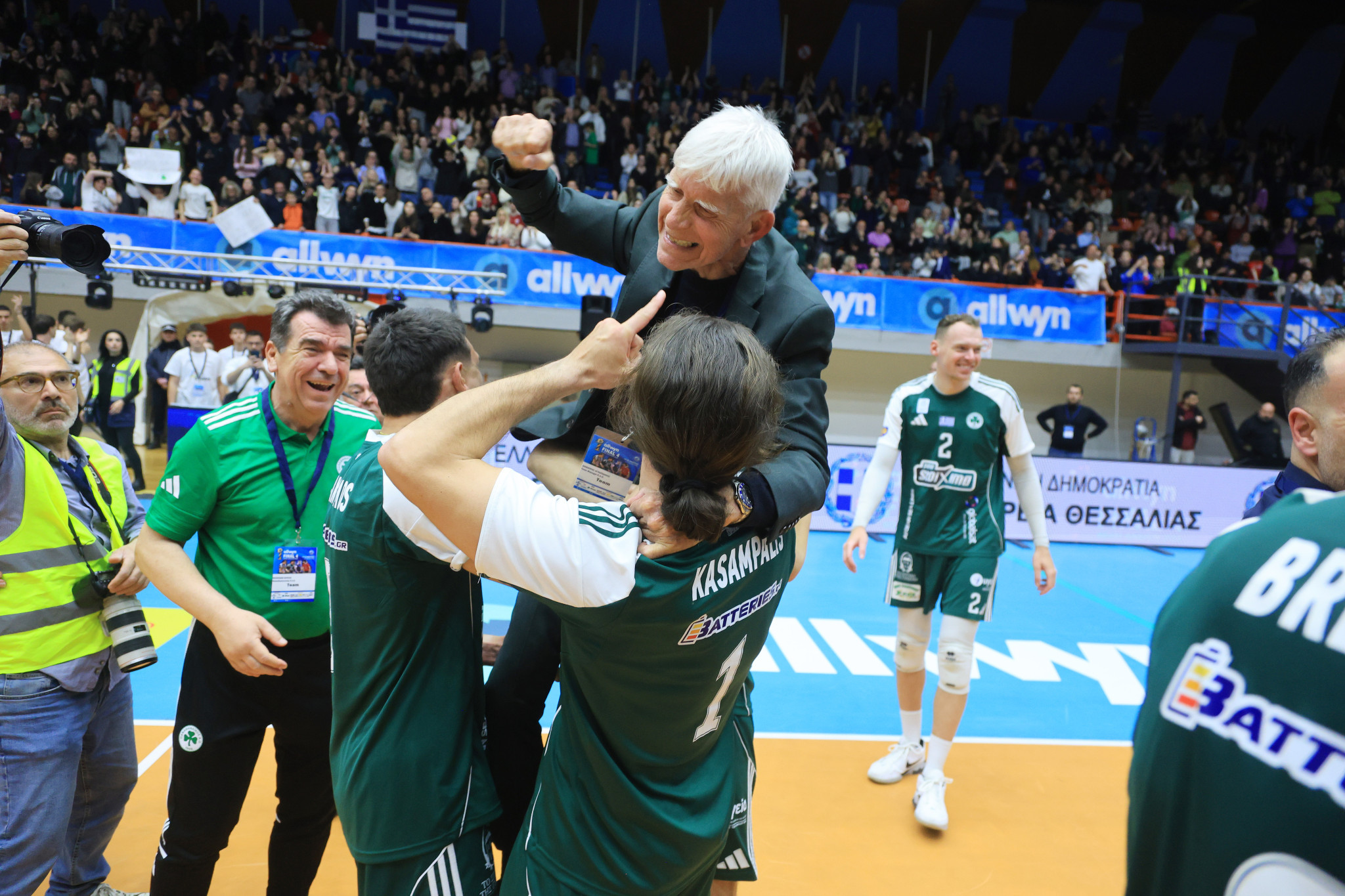 Οι πανηγυρισμοί του Παναθηναϊκού στο Κύπελλο Ελλάδας - Η συγκίνηση του Ρούλη Αγραπιδάκη (video)