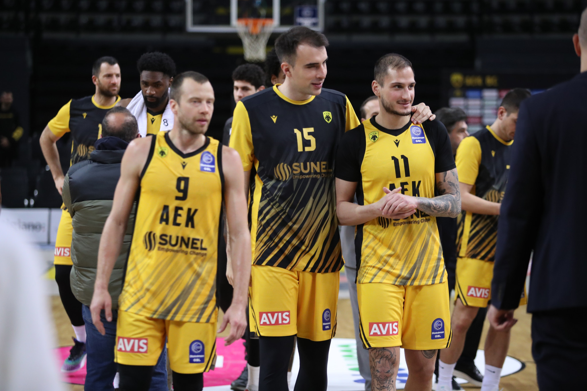 Ο κόσμος σκέφτεται την Μπανταλόνα και η ΑΕΚ το Περιστέρι