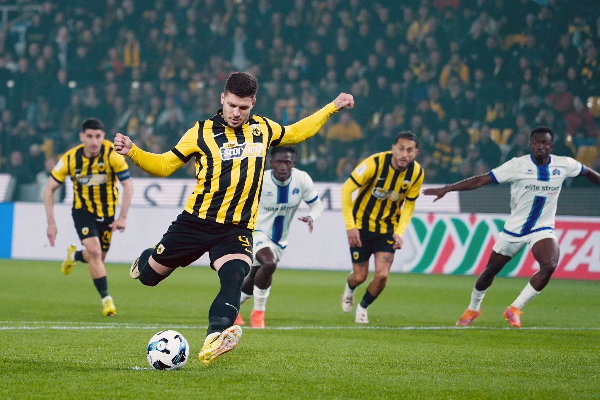 Ο Κοϊτά κέρδισε πέναλτι, ο Γιόβιτς το 1-0 της ΑΕΚ (video)