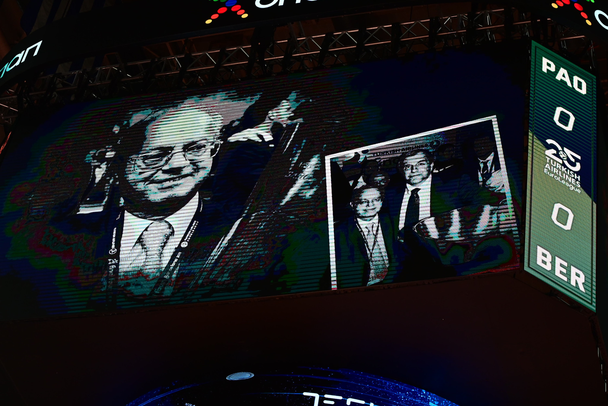 Ανατριχίλα στο T-Center: Οι φίλοι του Παναθηναϊκού τίμησαν τη μνήμη του Θανάση Γιαννακόπουλου (video)