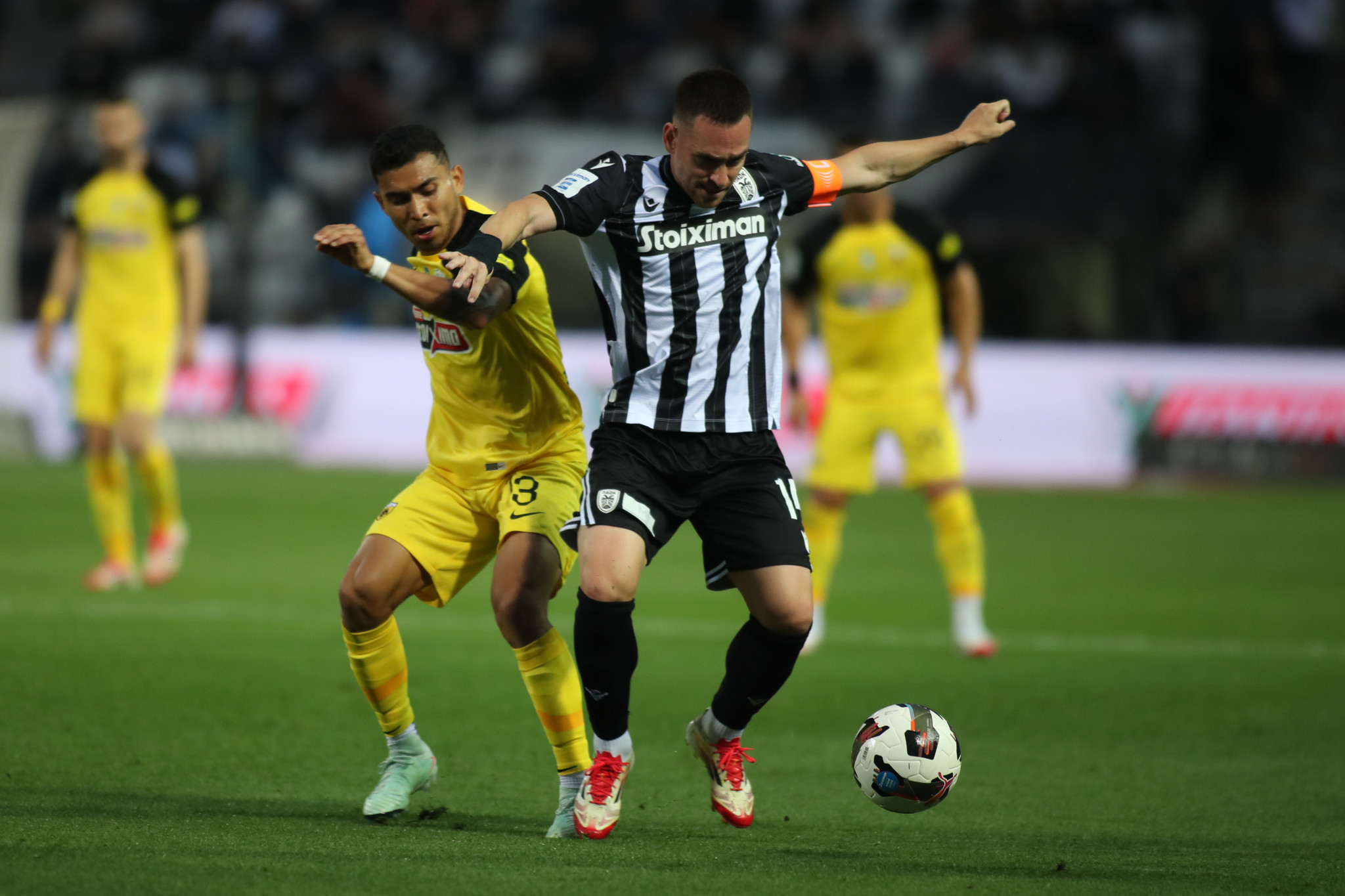 Αυτοί είναι οι παίκτες που βρίσκονται στο όριο καρτών ενόψει playoffs και playouts