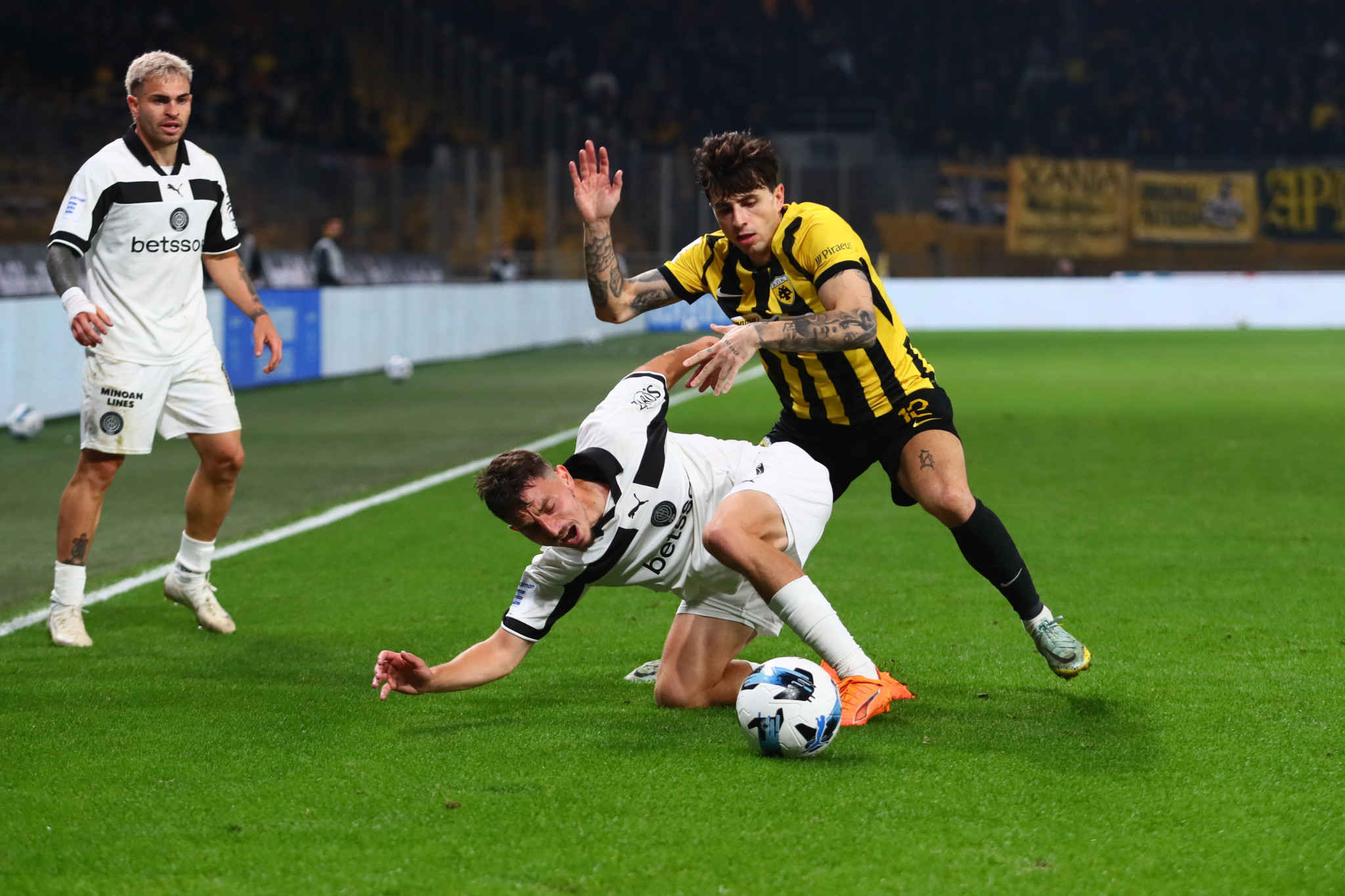 Ξένοι ή Έλληνες; Ποια ομάδα εμπιστεύεται περισσότερο τα «δικά» της παιδιά