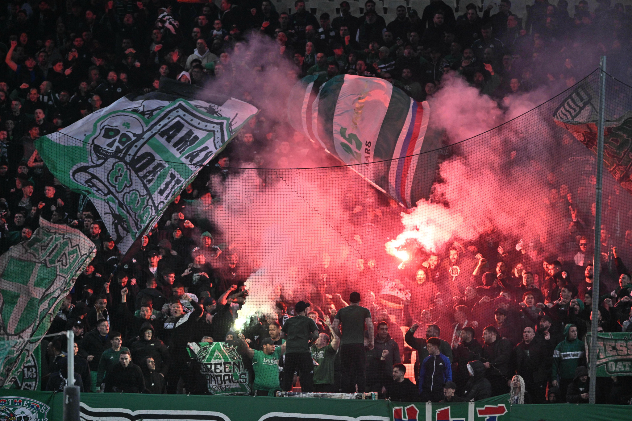 Οι Ισπανοί αποθεώνουν τον κόσμο του Παναθηναϊκού: «Ετοιμάζουν απόβαση στη Σεβίλλη»