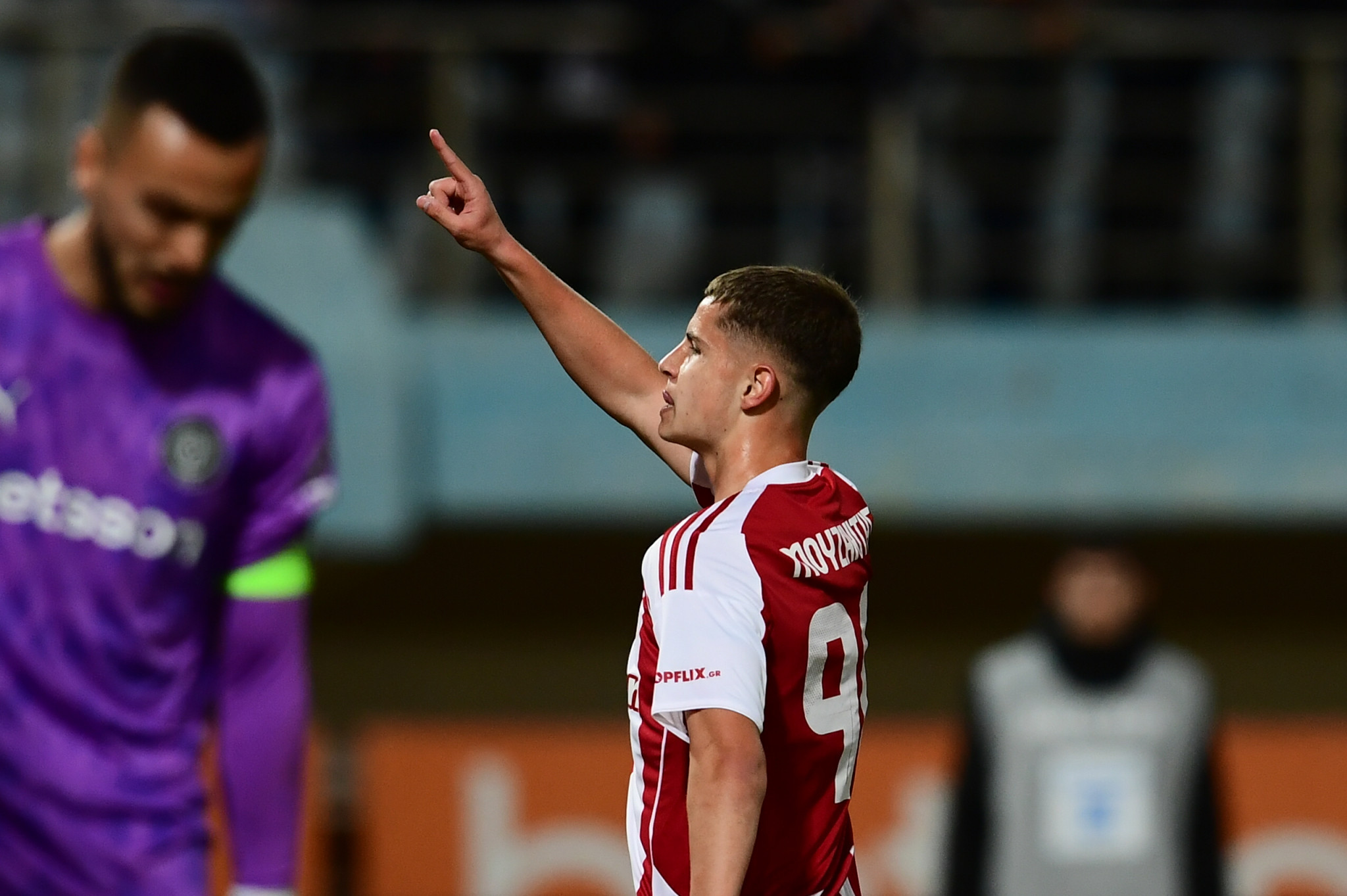 Ο Ταρέμι... πάσαρε στον Μουζακίτη το πέναλτι για το 0-3 του Ολυμπιακού με ΟΦΗ (video)