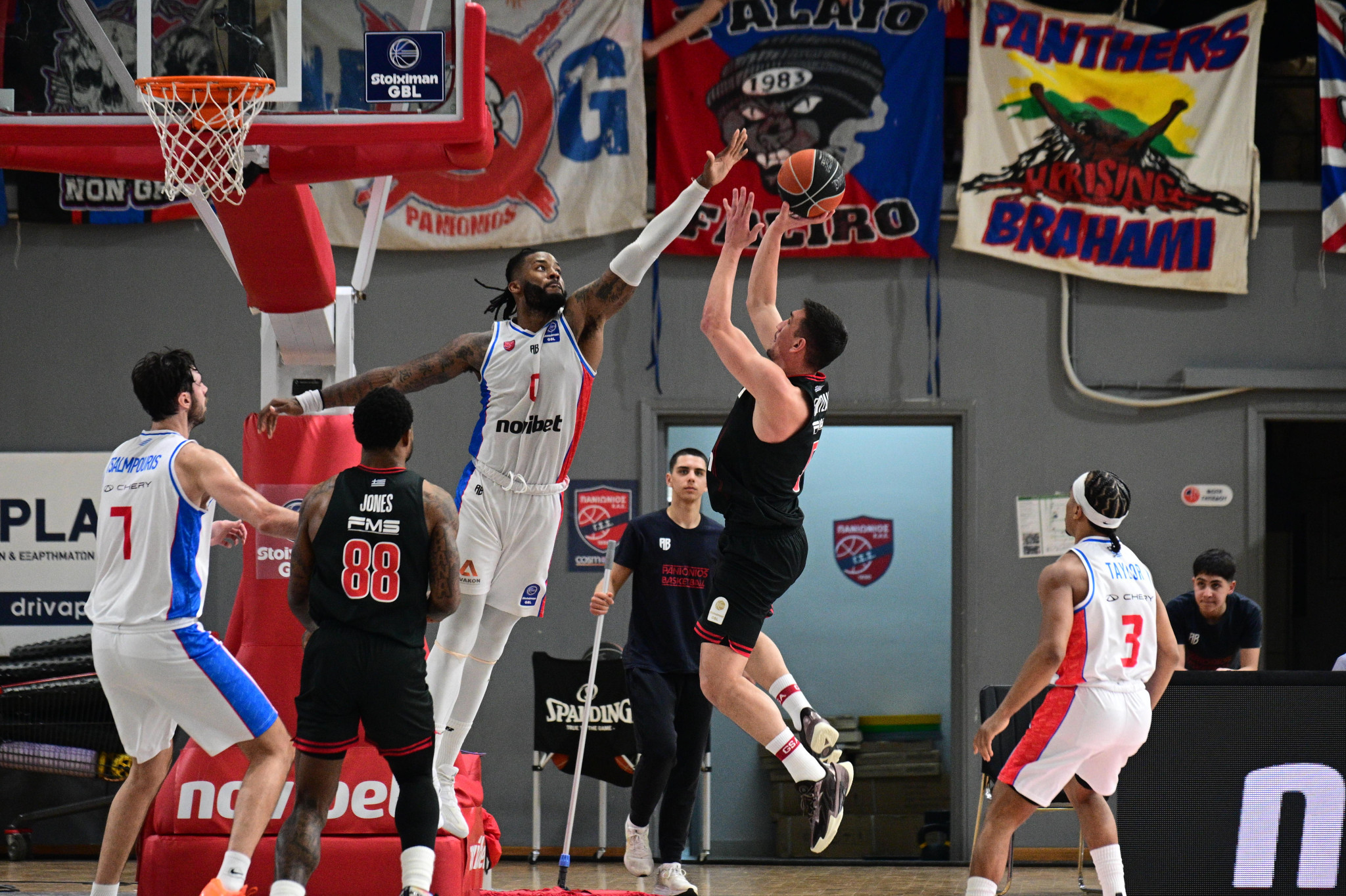 Τα highlights απ' τη νίκη του Ολυμπιακού απέναντι στον Πανιώνιο (video)