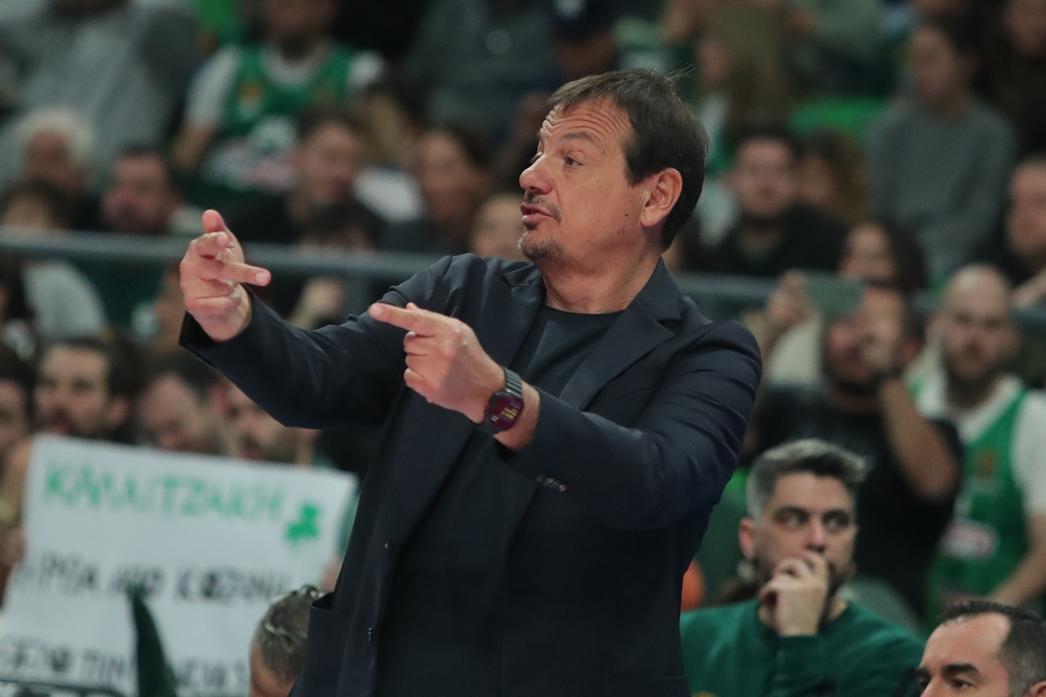 Αποδοκιμασίες από τον κόσμο στο T-Center και «γκάζια» Αταμάν για το κακό πρώτο δεκάλεπτο