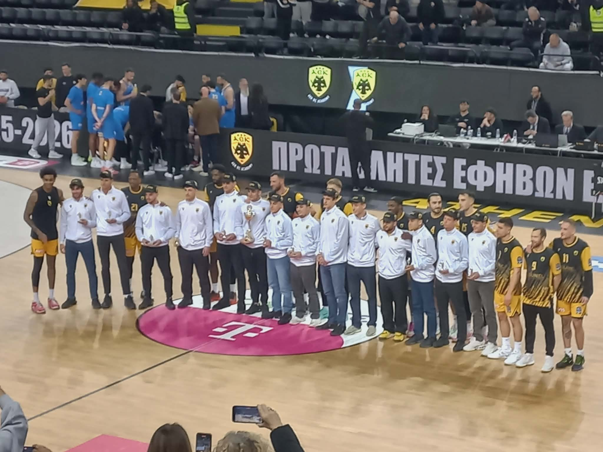 Η ΑΕΚ τίμησε τους πρωταθλητές Εφήβους της (video)