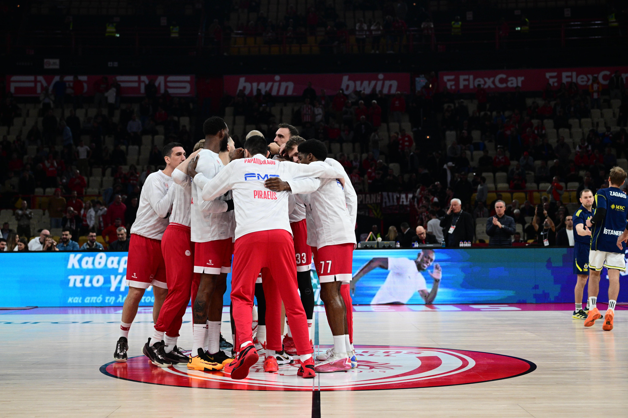 Το video του Athletiko με την είσοδο των παικτών του Ολυμπιακού στο ΣΕΦ