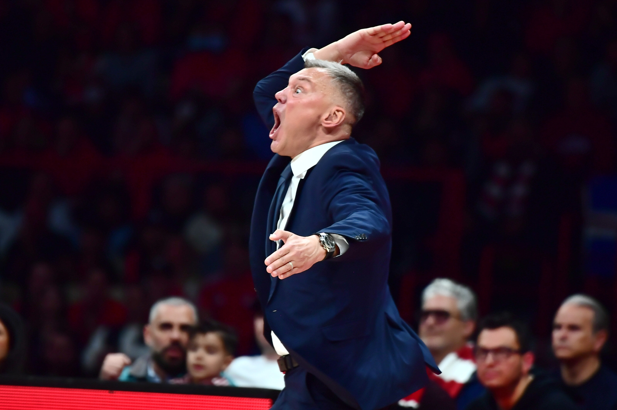 «Στράβωσε» ο Σάρας με δημοσιογράφο μετά την ήττα της Φενερ: «Για αυτό σπουδάζετε δημοσιογραφία;» (video)