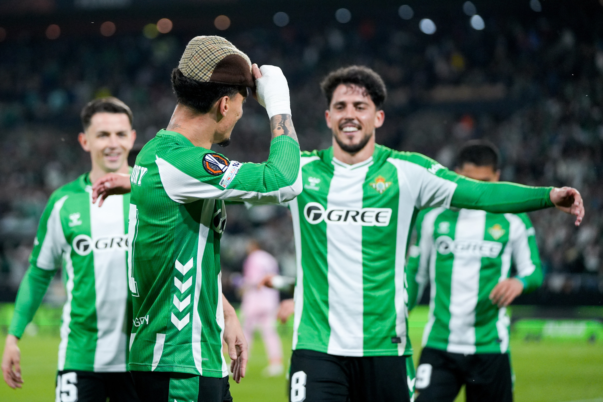 Πού βρήκε ο Άντονι την τραγιάσκα κόντρα στον Παναθηναϊκό και έγινε viral (video)