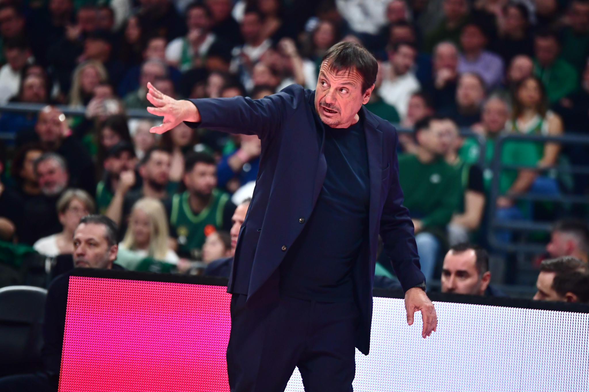 Αταμάν: «Αυτό είναι το ΟΑΚΑ, αυτή η ατμόσφαιρα μας έδωσε την EuroLeague πριν δυο χρόνια»