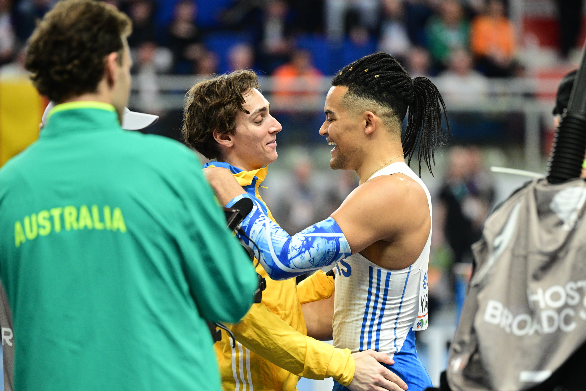 Η αγκαλιά του Ντουπλάντις με τον Καραλή - Ο Σουηδός έβγαλε το... καπέλο στον «Μανόλο» (video)