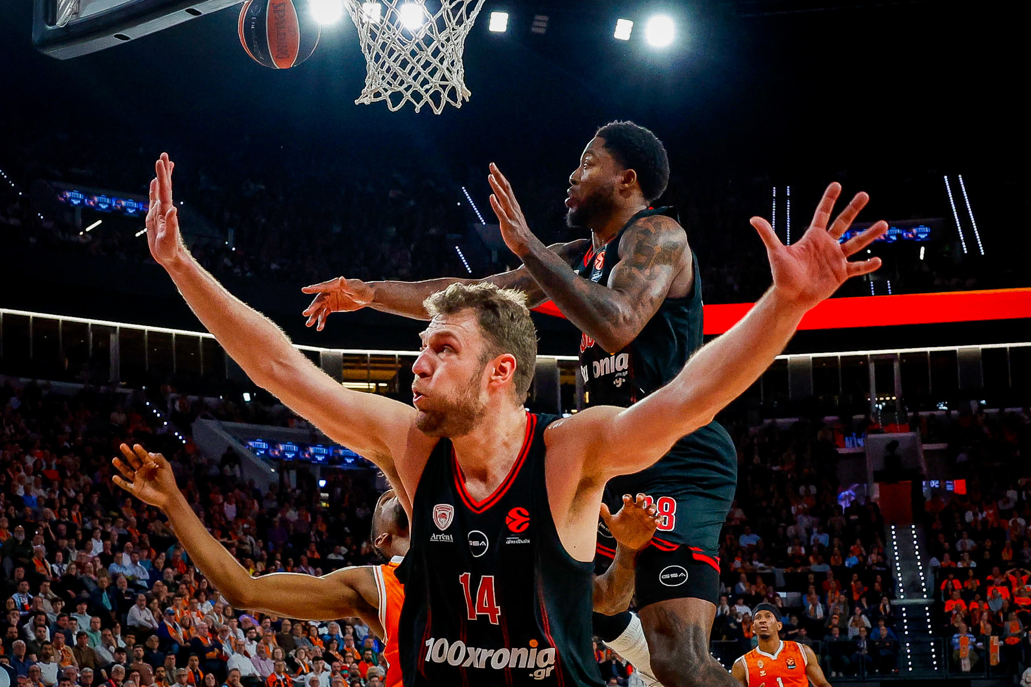 H βαθμολογία της EuroLeague μετά την ήττα του Ολυμπιακού στη Βαλένθια και τη νίκη του Παναθηναϊκού